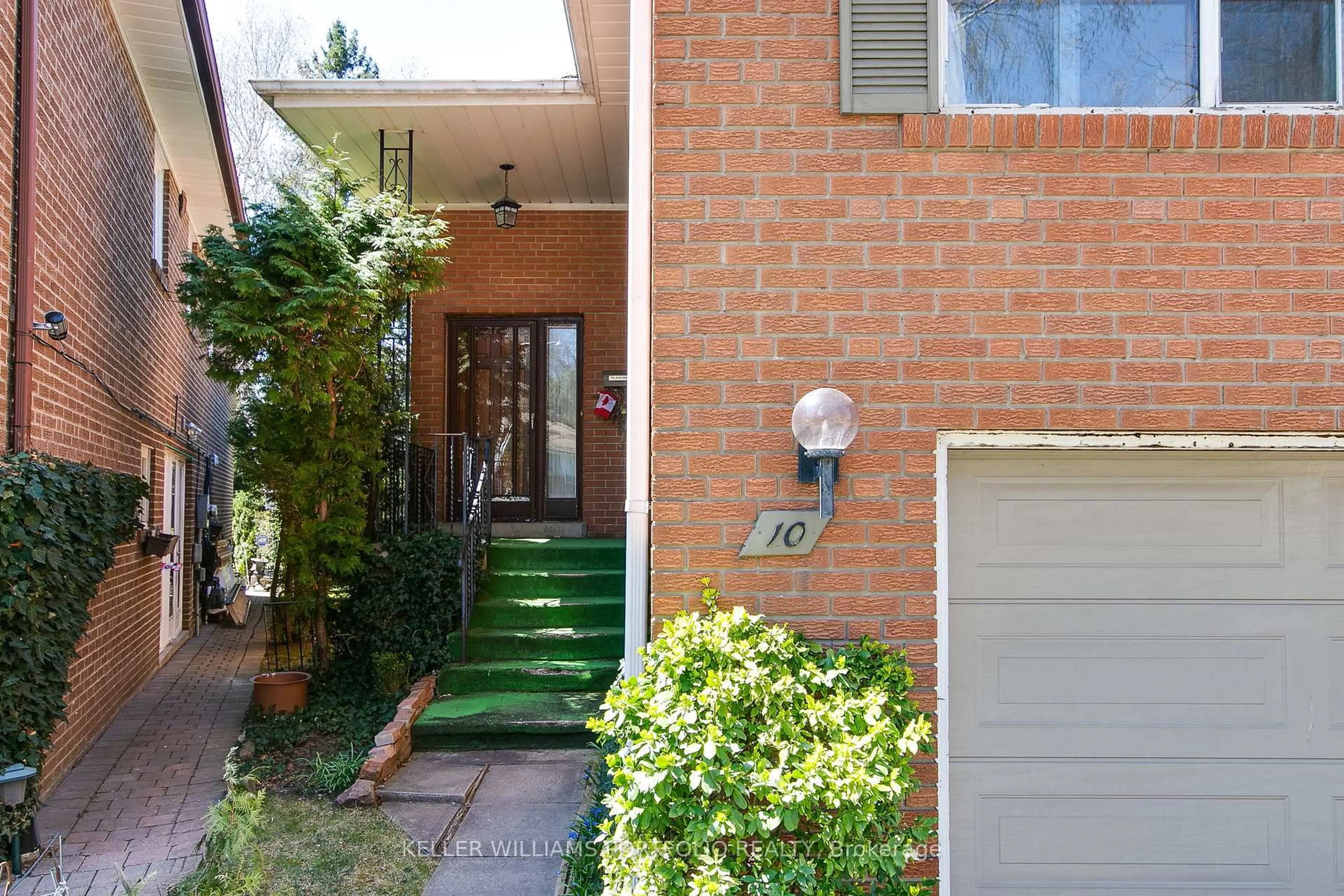 Unknown for 10 Innisfree Crt, Toronto Ontario M6S 3N8