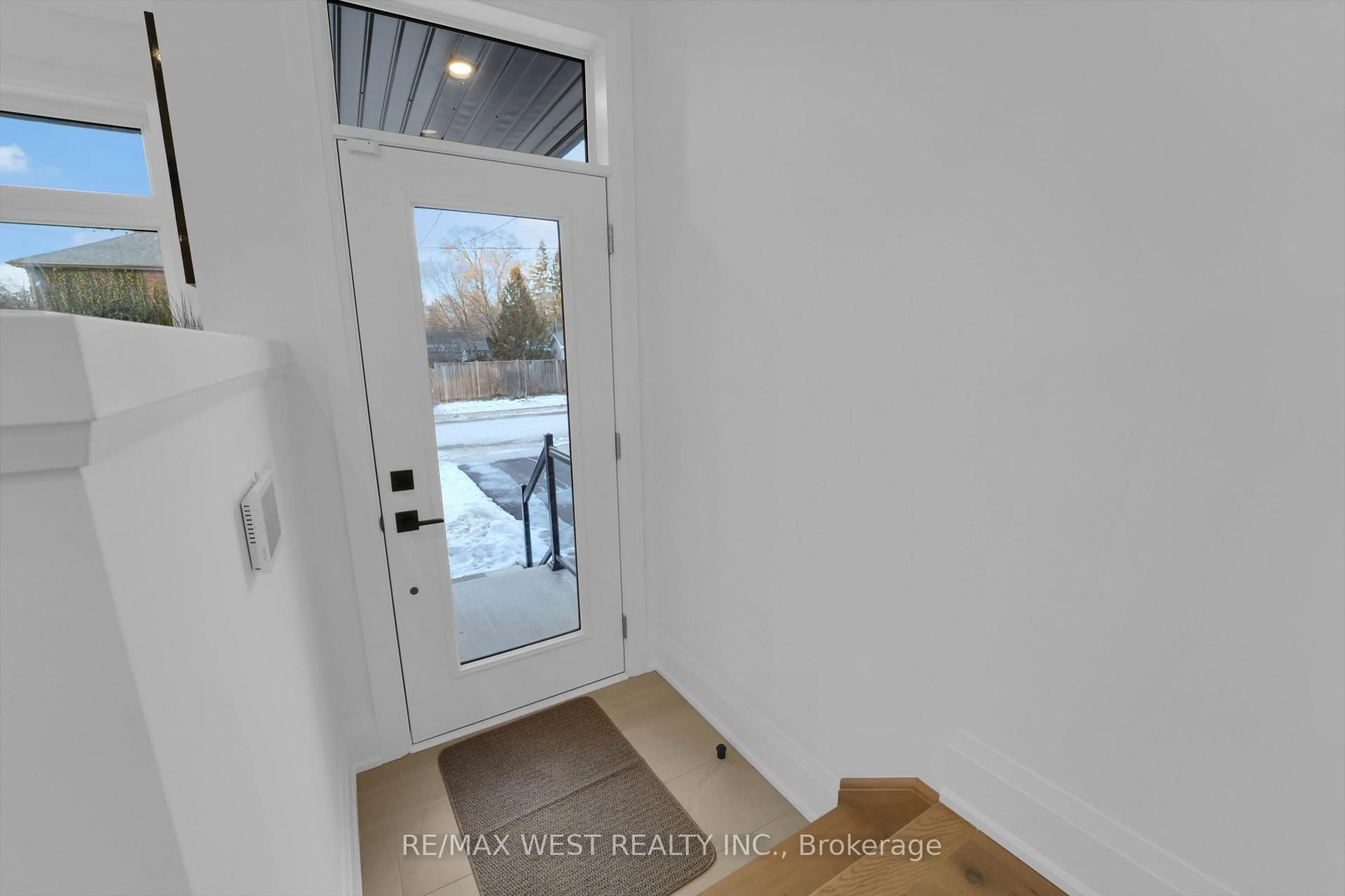 Indoor entryway for 519 St Johns Rd, Toronto Ontario M6S 2L7