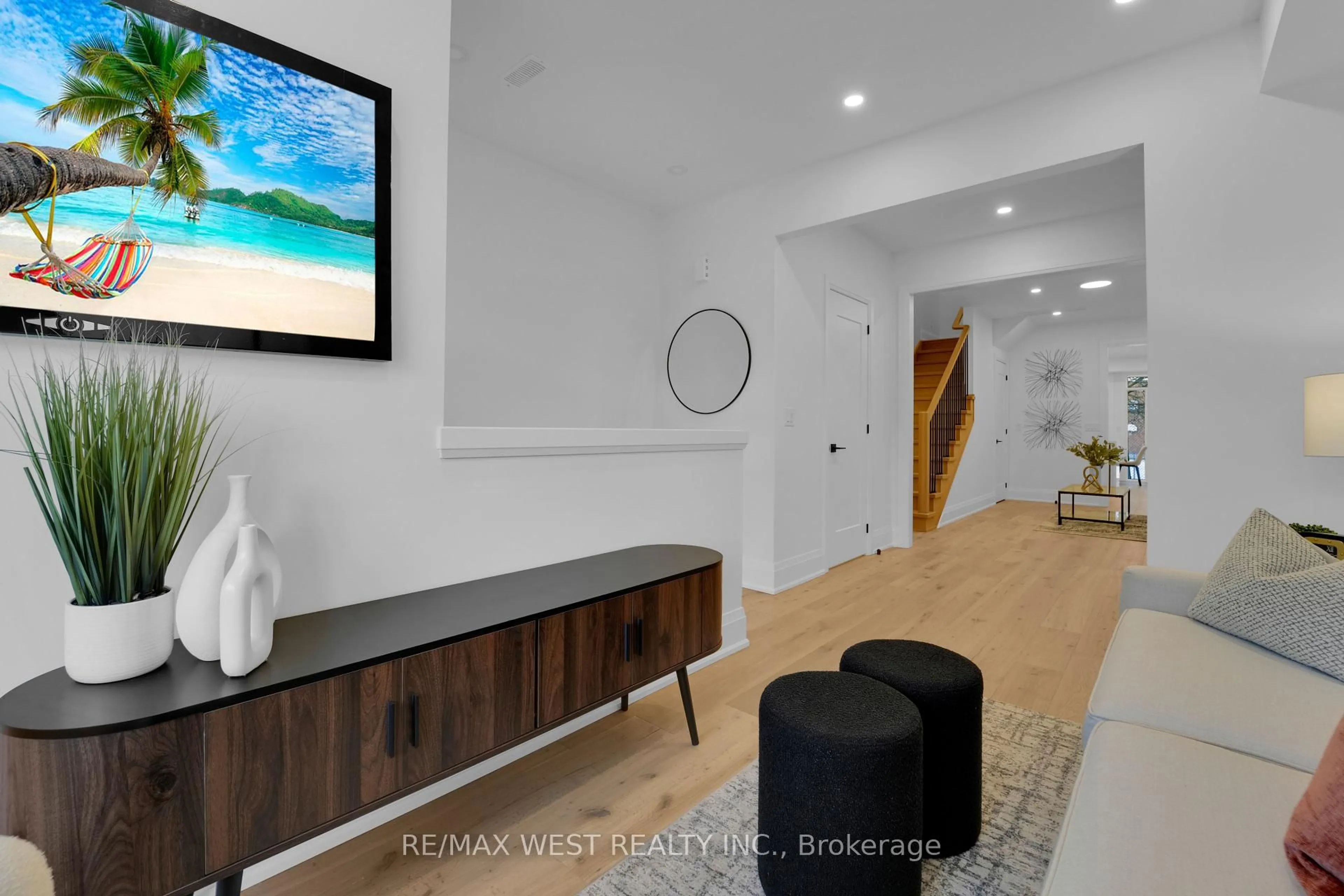 Indoor entryway for 519 St Johns Rd, Toronto Ontario M6S 2L7