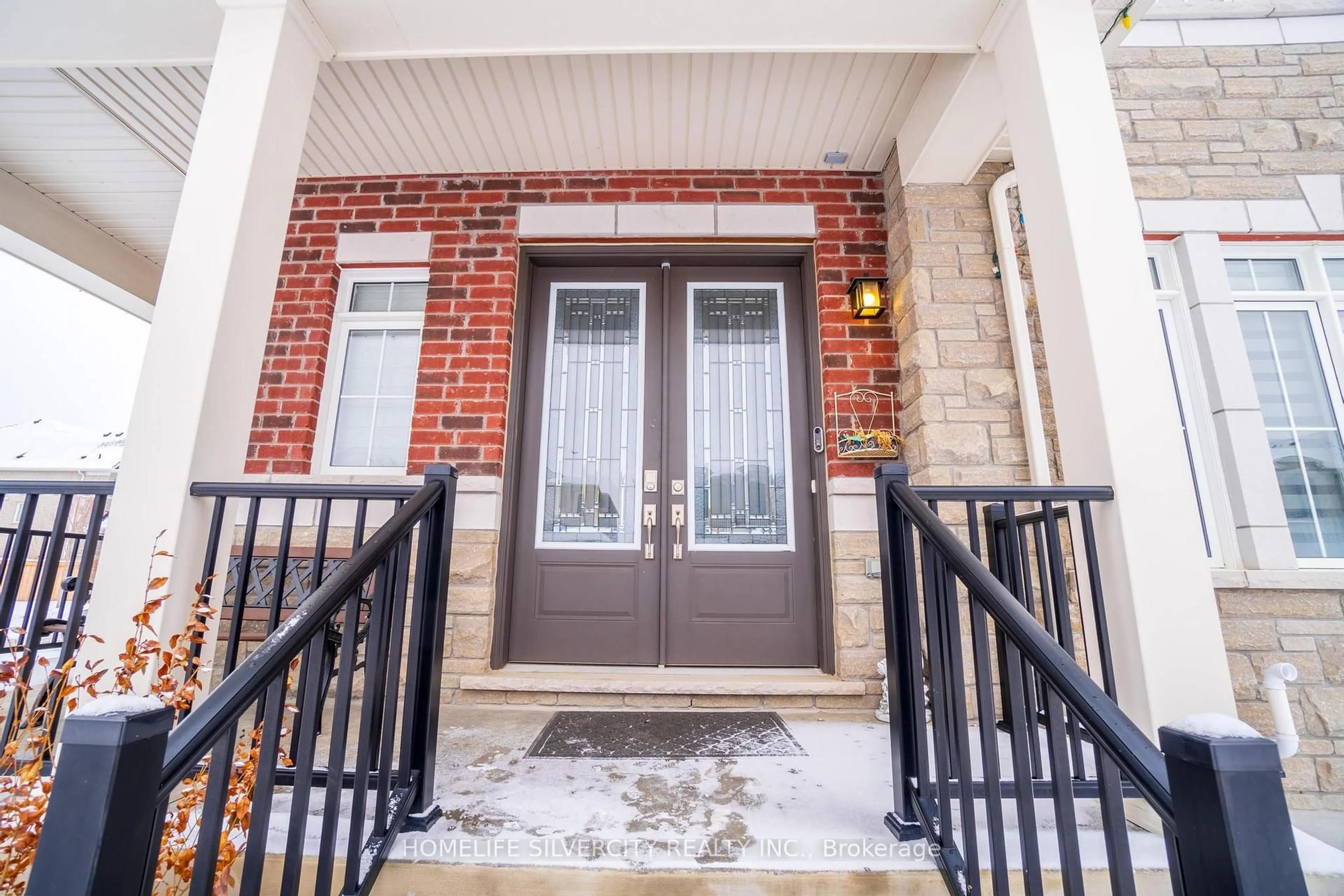 Indoor entryway for 60 Arthur Griffin Cres, Caledon Ontario L7C 4E9