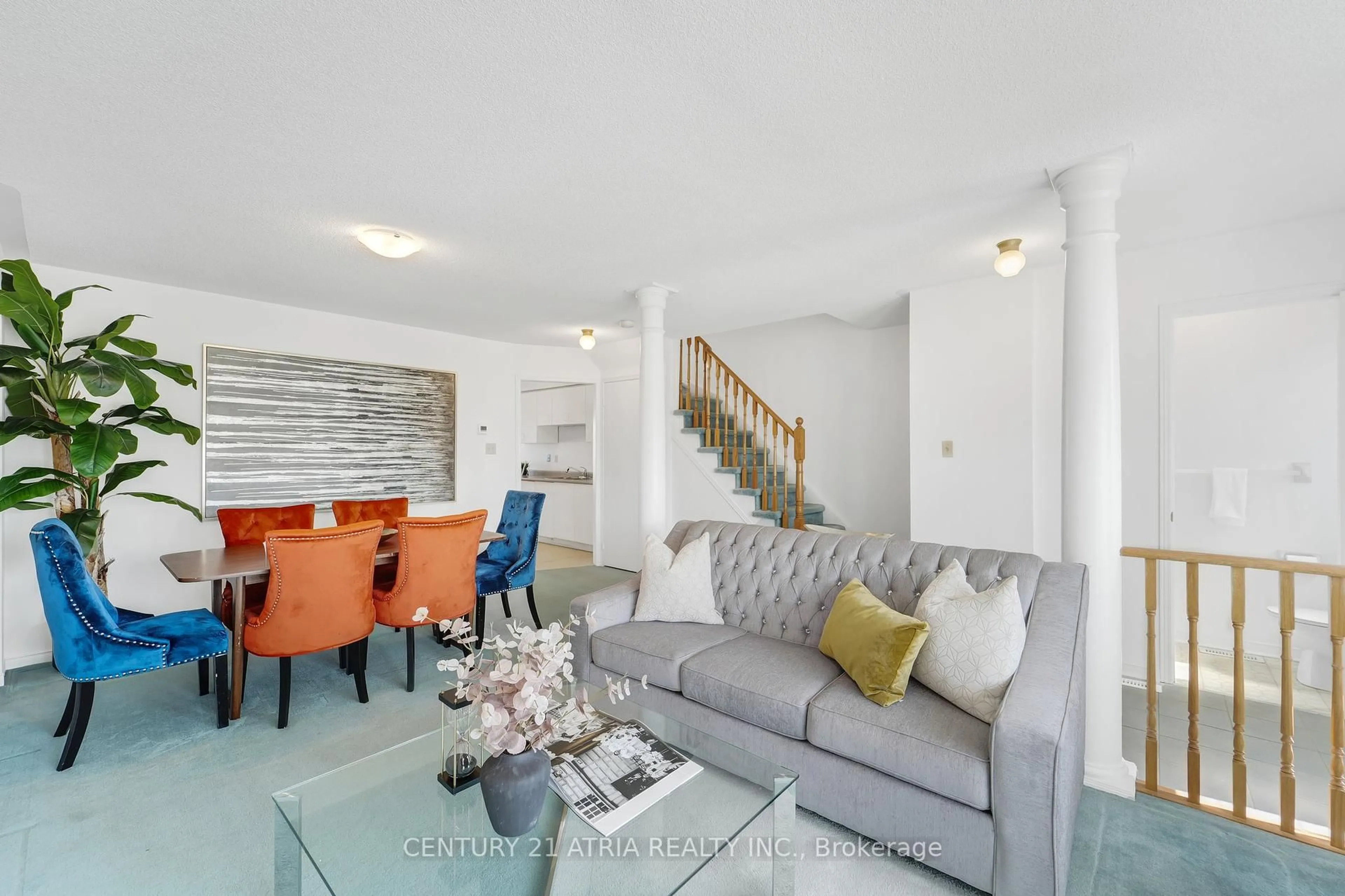 Living room with furniture, unknown for 1485 Torrington Dr #33, Mississauga Ontario L5V 1Y3