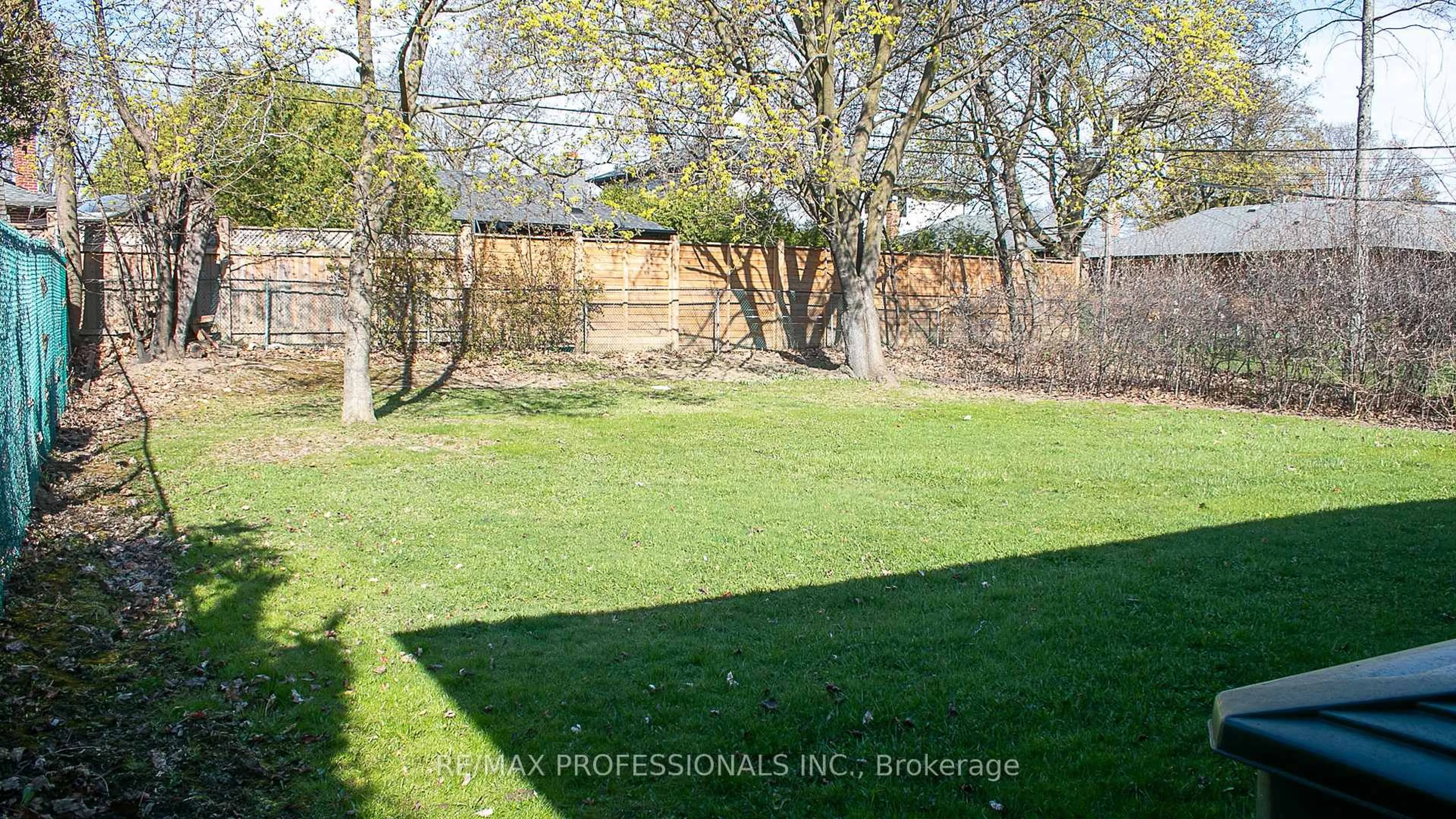 Unknown for 16 Dornoch Dr, Toronto Ontario M9B 4N8