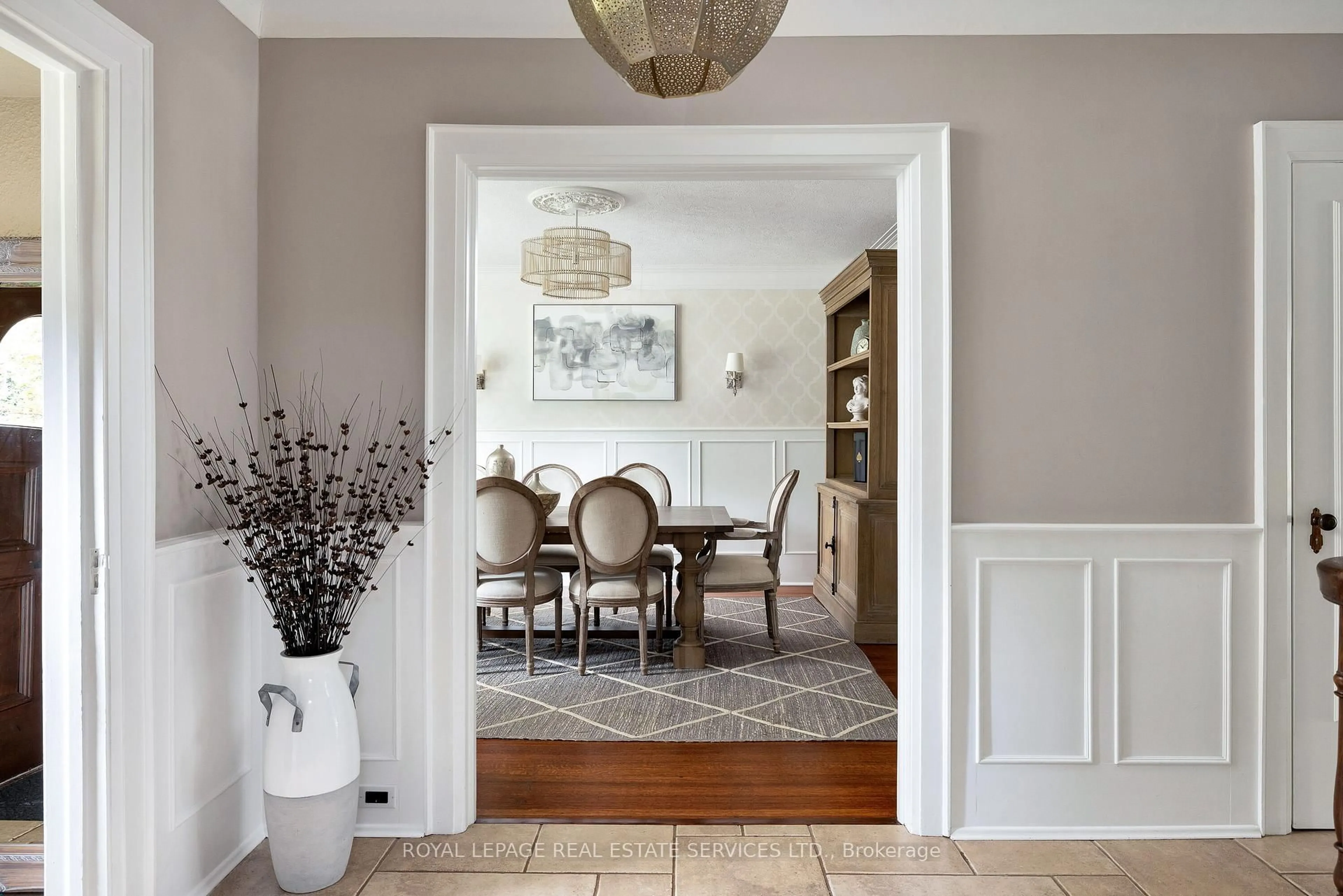 Indoor entryway for 95 The Kingsway N/A, Toronto Ontario M8X 2T6
