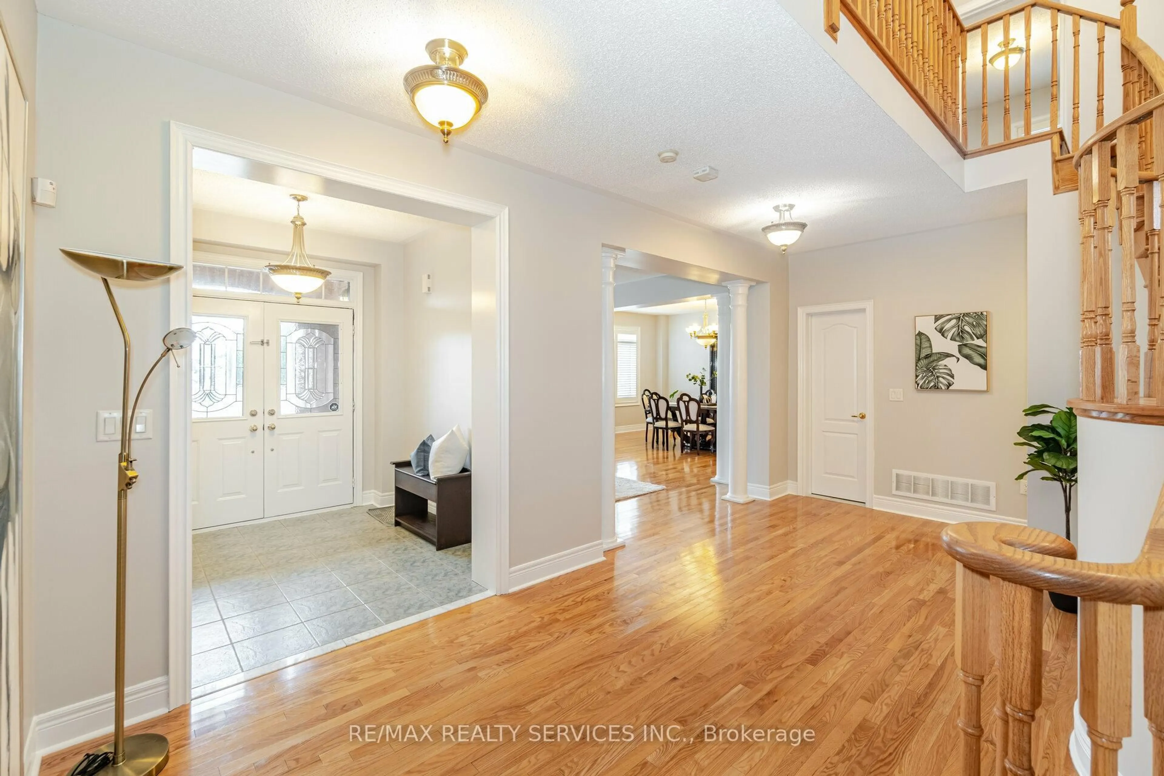 Indoor entryway for 32 Radial St, Brampton Ontario L6Y 5K7