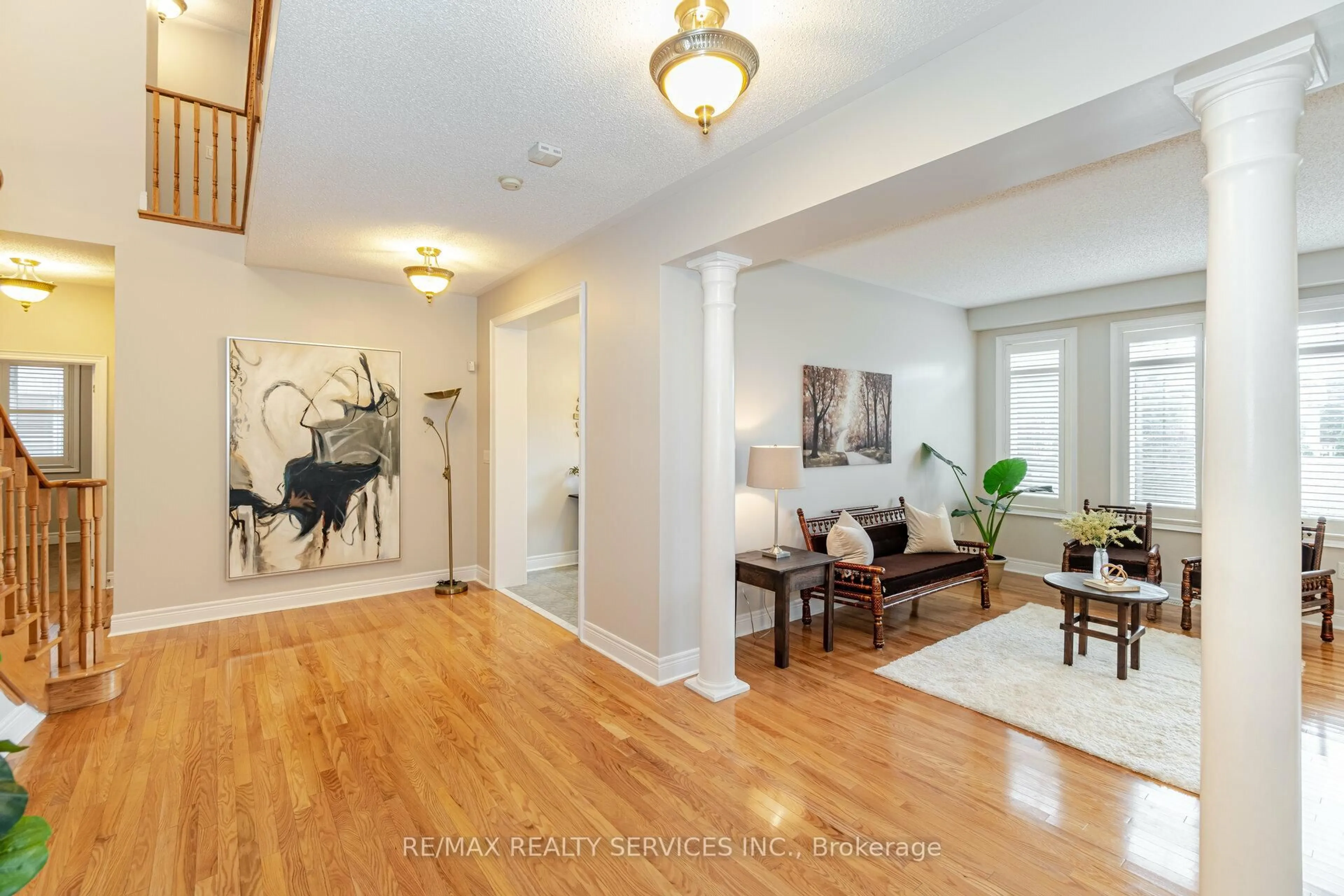 Indoor entryway for 32 Radial St, Brampton Ontario L6Y 5K7
