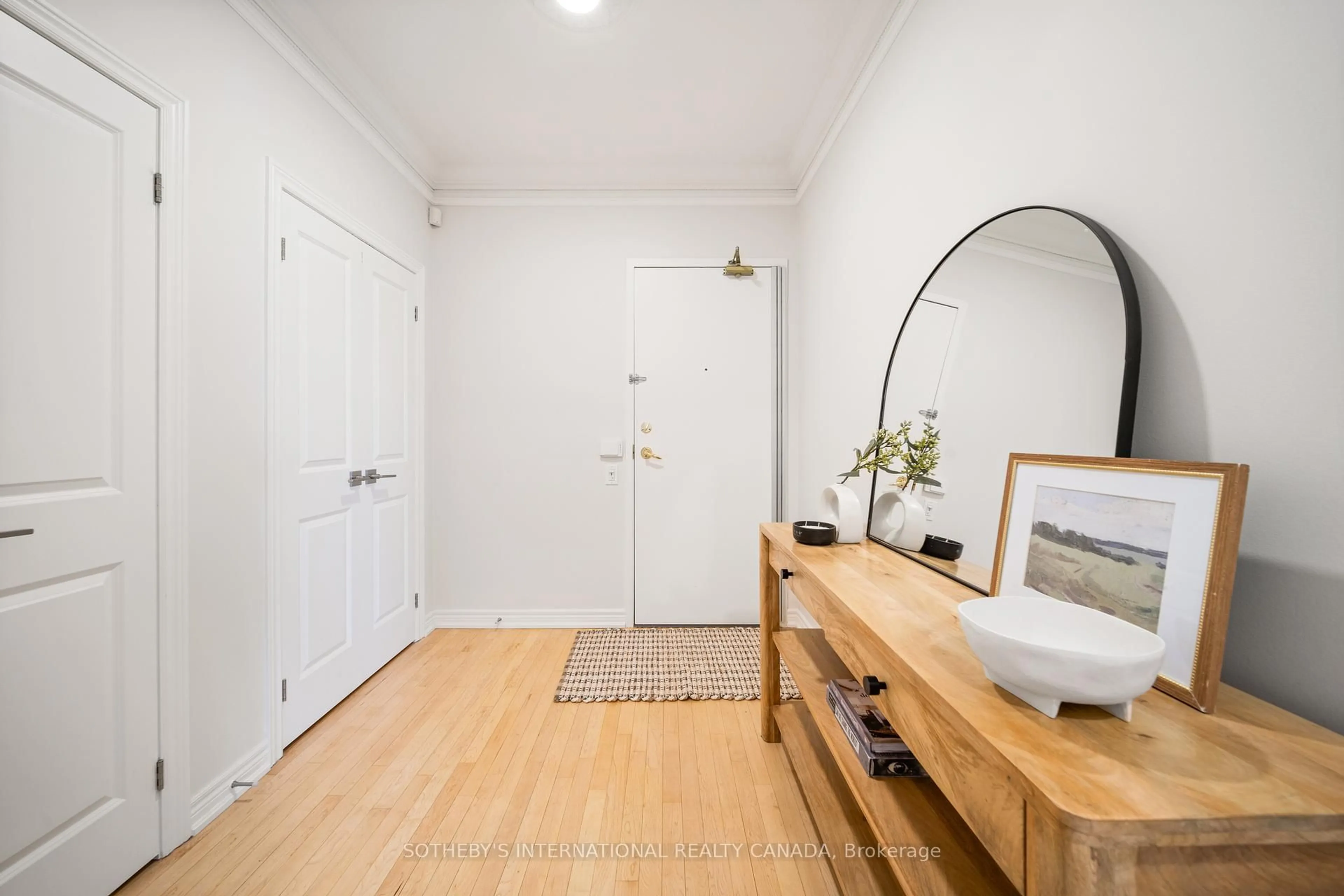 Indoor entryway for 40 Old Mill Rd #408, Oakville Ontario L6J 7W2