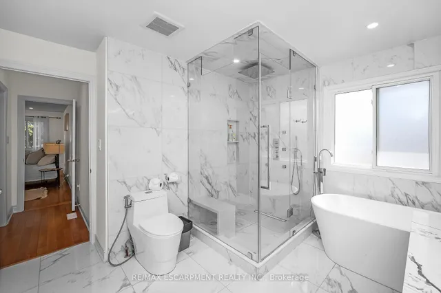 Additional property image - 2728 Guilford Cres