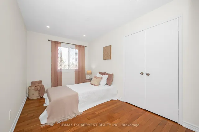 Additional property image - 2728 Guilford Cres