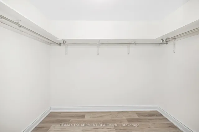 Additional property image - 2728 Guilford Cres