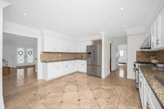 Additional property image - 2728 Guilford Cres