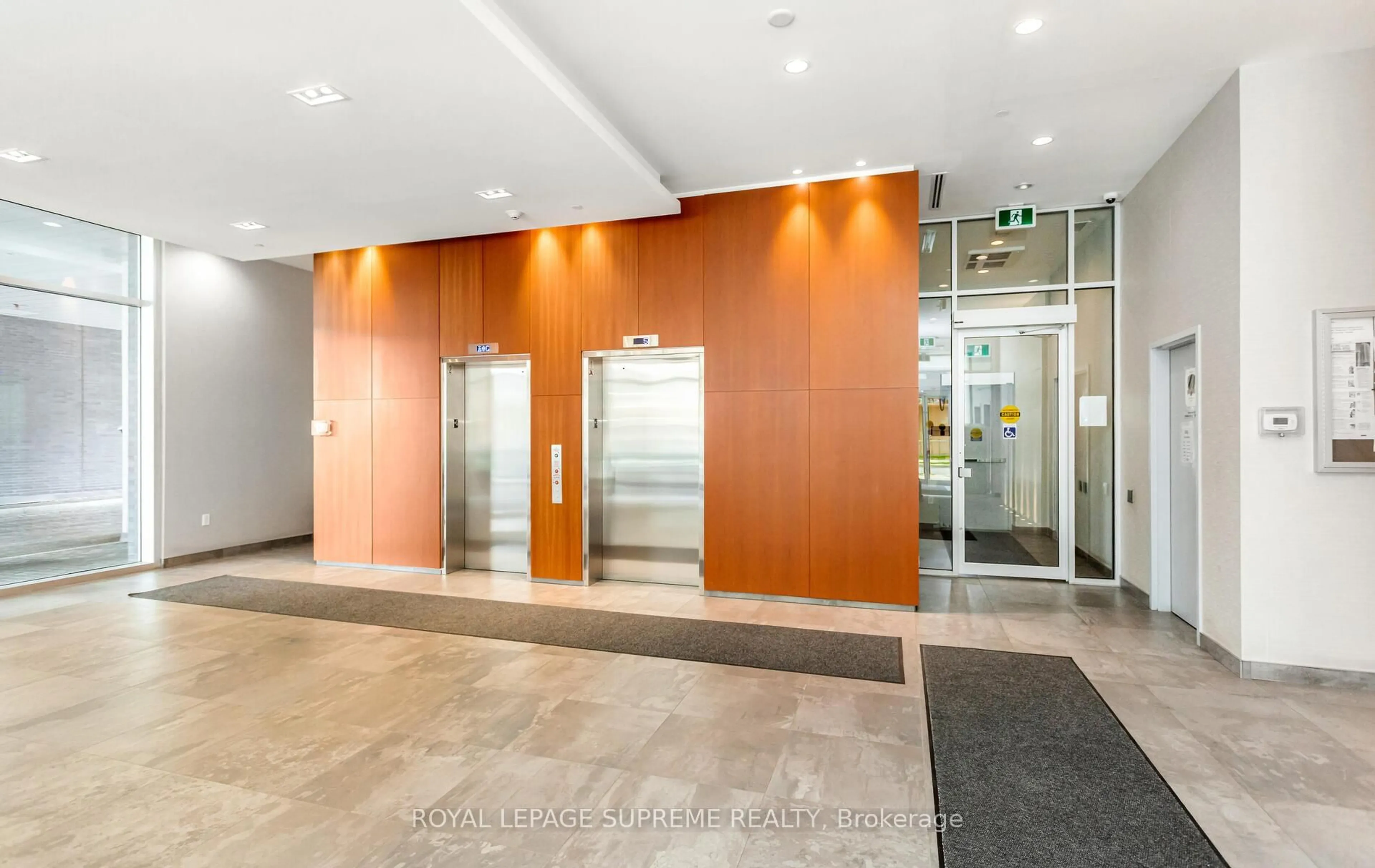 Indoor foyer for 2800 Keele St #903, Toronto Ontario M3M 0B8