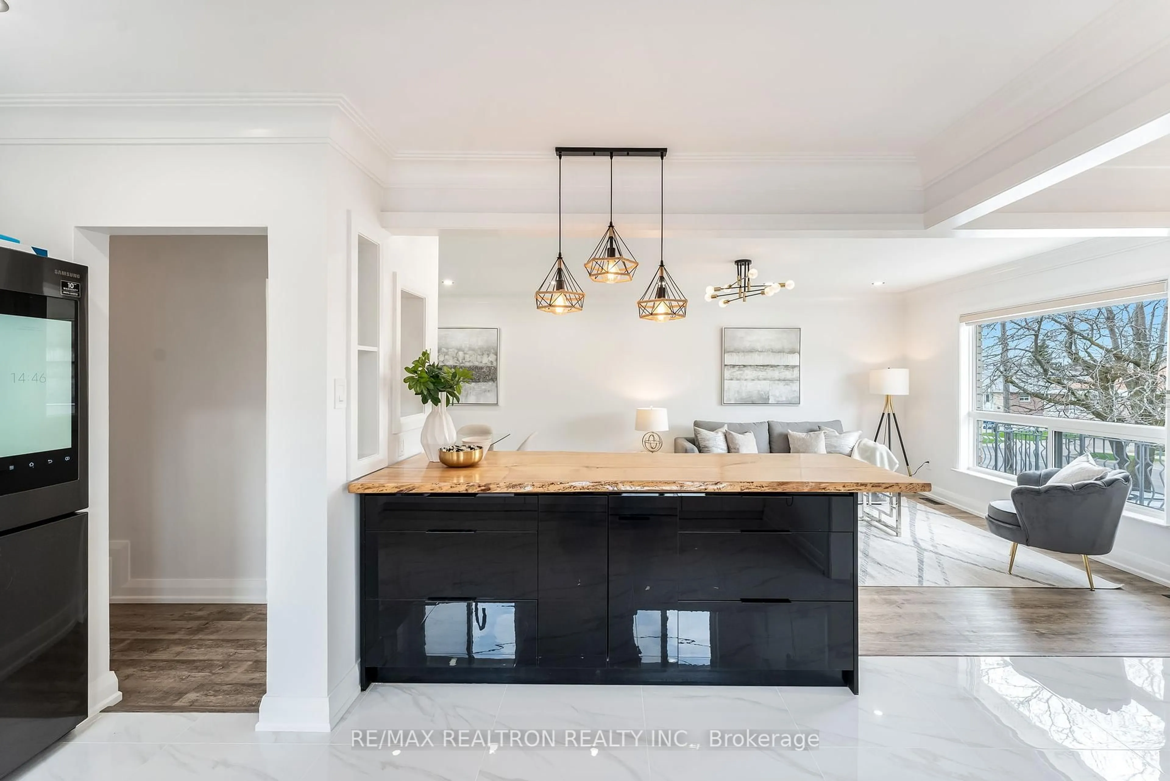 Open concept kitchen, ceramic/tile floor for 121 Grandravine Dr, Toronto Ontario M3J 1B3