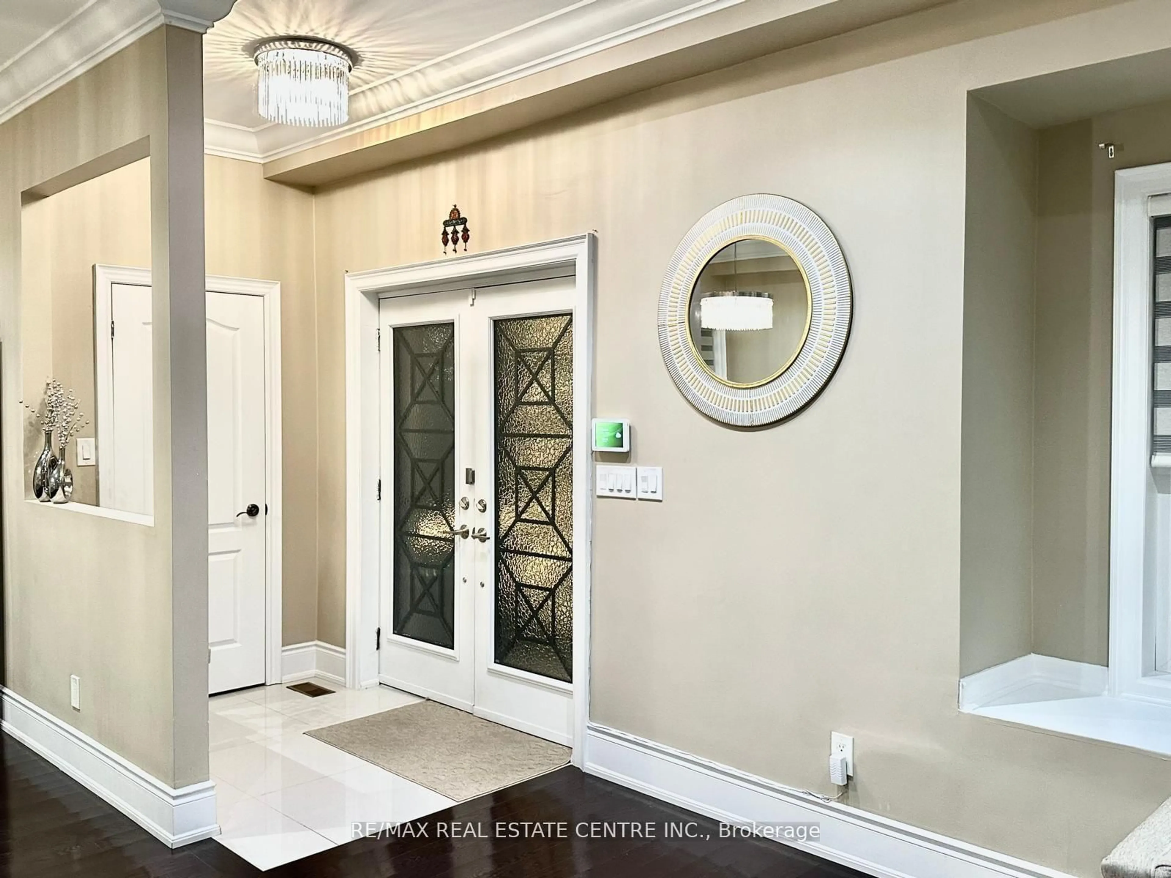 Indoor entryway for 110 Allenby Ave, Toronto Ontario M9W 1T1