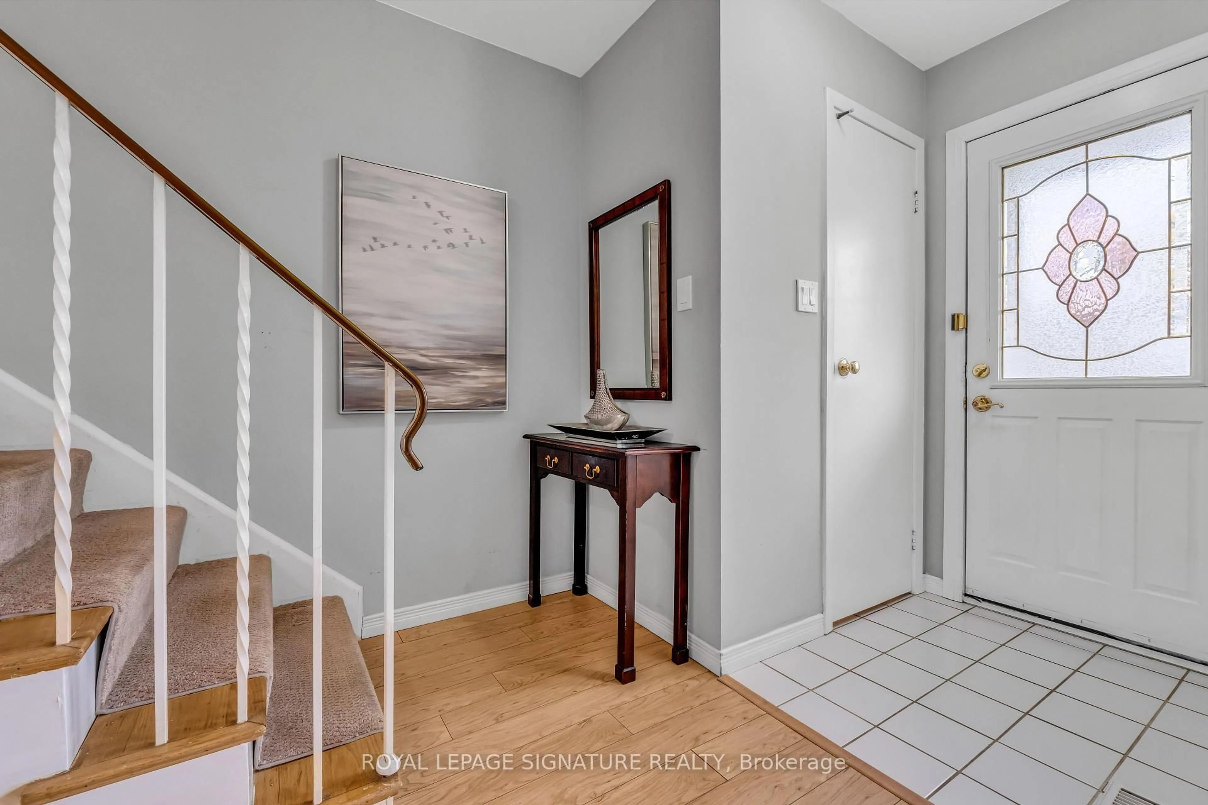 Indoor entryway for 75 Juniper Cres, Brampton Ontario L6S 1J9