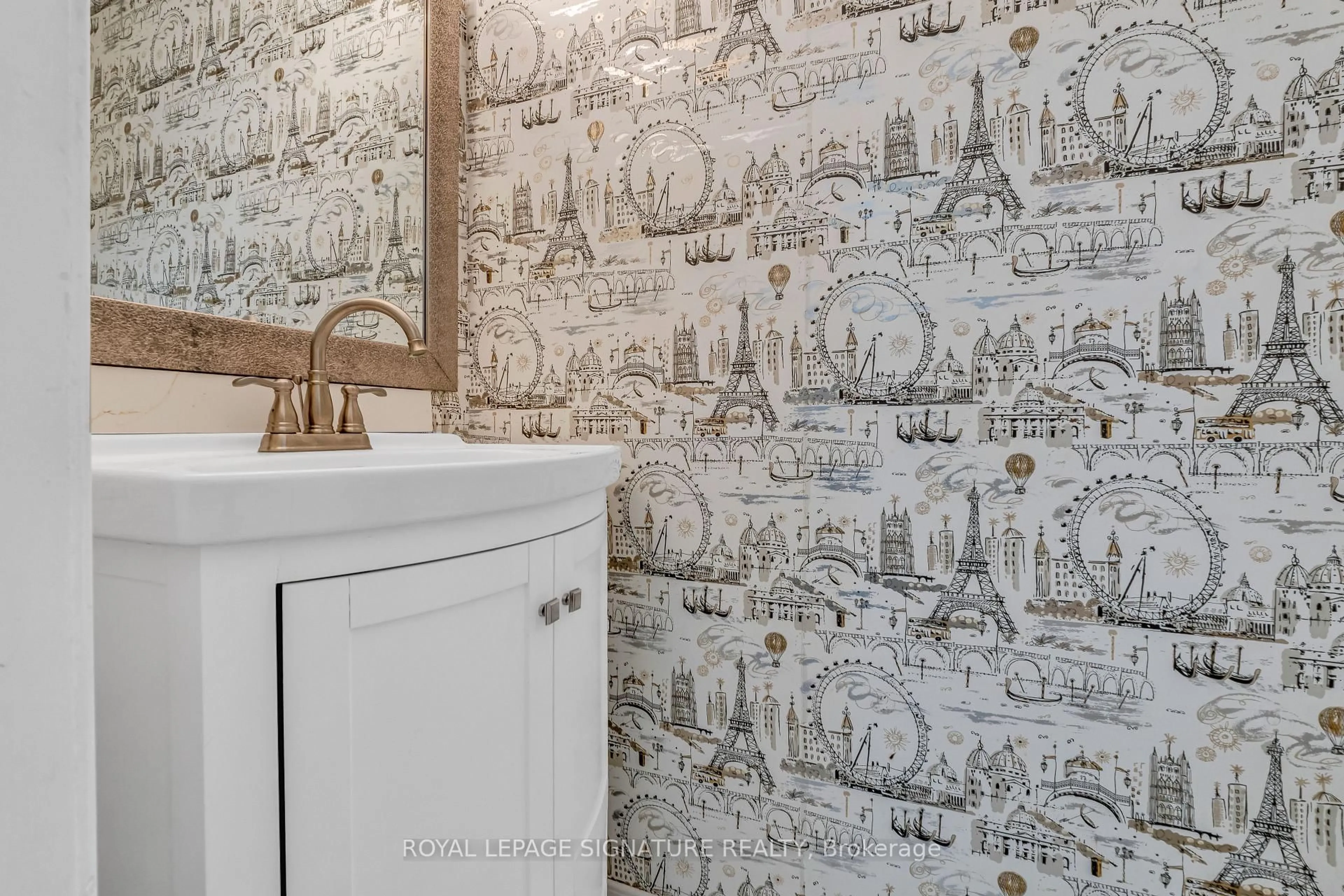 Contemporary bathroom, ceramic/tile floor for 75 Juniper Cres, Brampton Ontario L6S 1J9