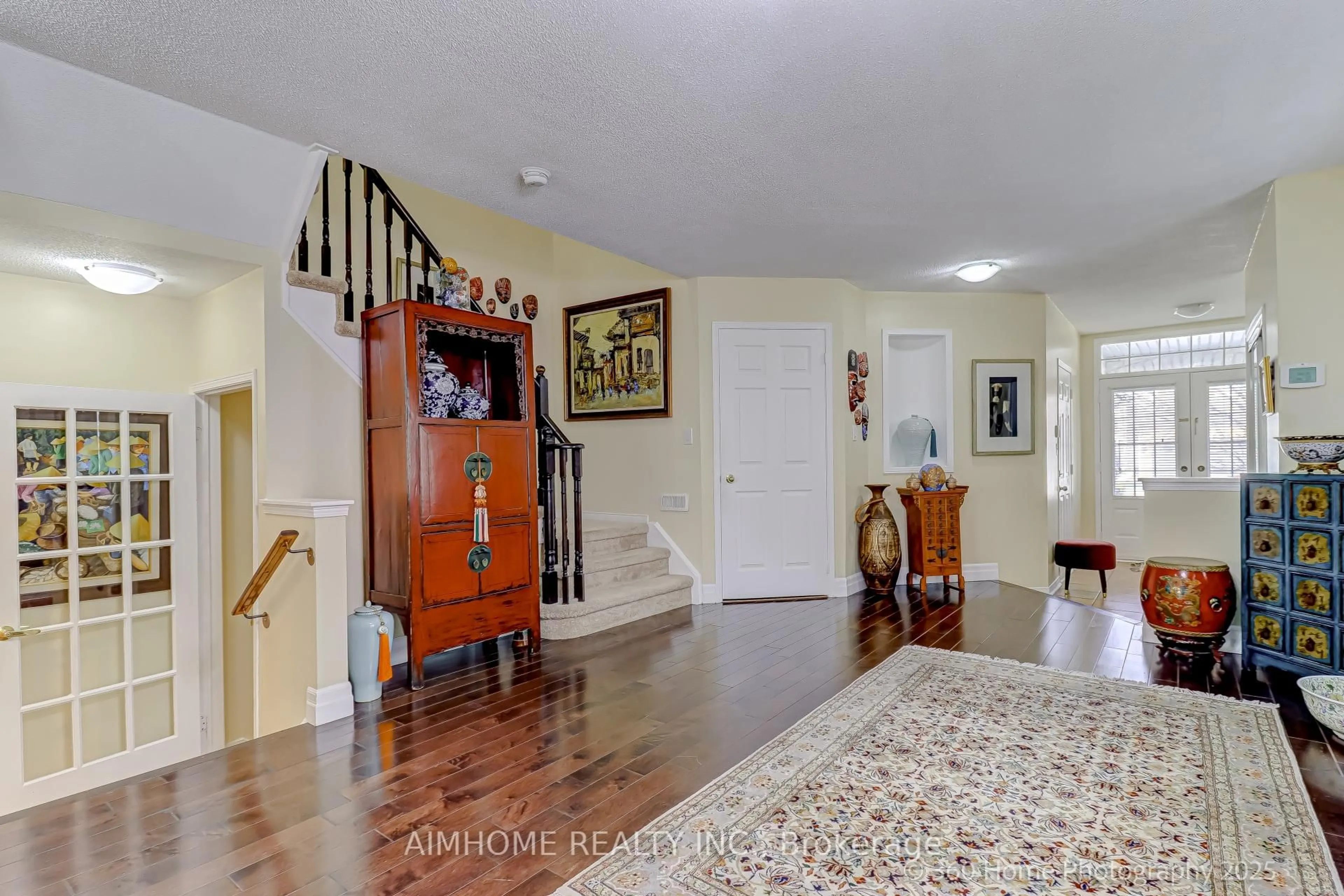Indoor entryway for 5872 Yachtsman Crossing Blvd, Mississauga Ontario L5M 6P1