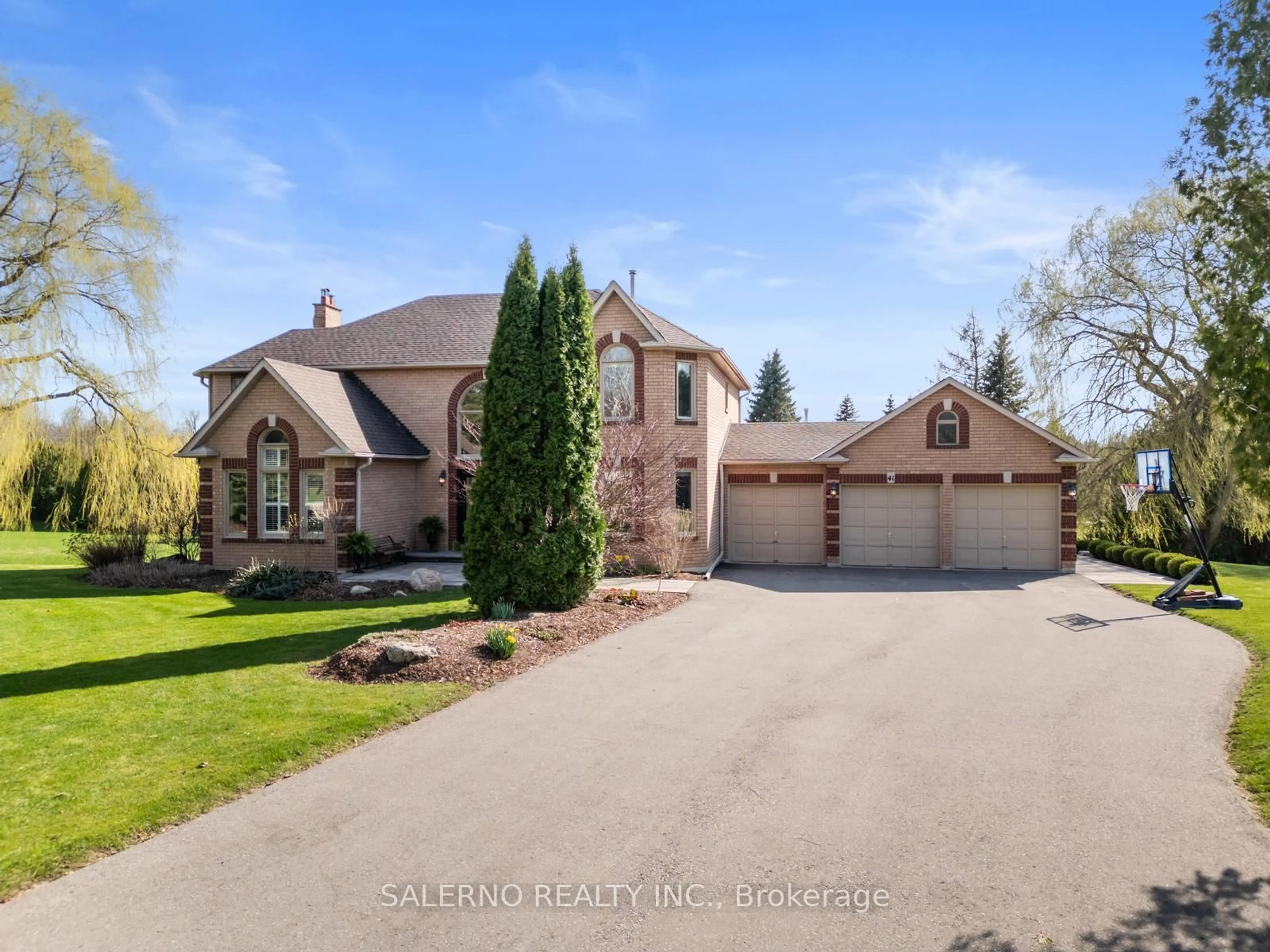 A pic from outside/outdoor area/front of a property/back of a property/a pic from drone, unknown for 41 Mccauley Dr, Caledon Ontario L7E 0B6