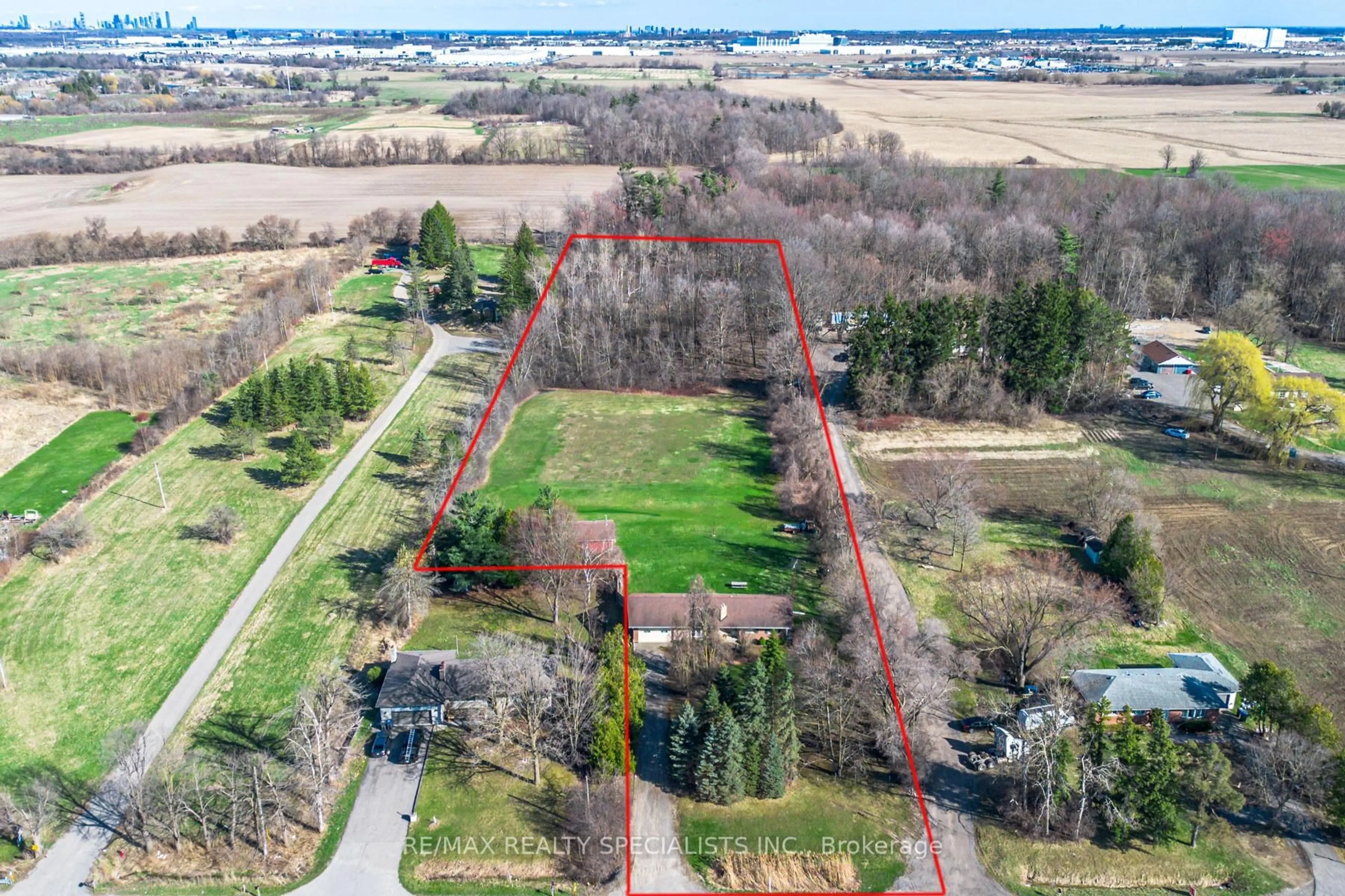 A pic from outside/outdoor area/front of a property/back of a property/a pic from drone, water/lake/river/ocean view for 2739 Embleton Rd, Brampton Ontario L6Y 0E8