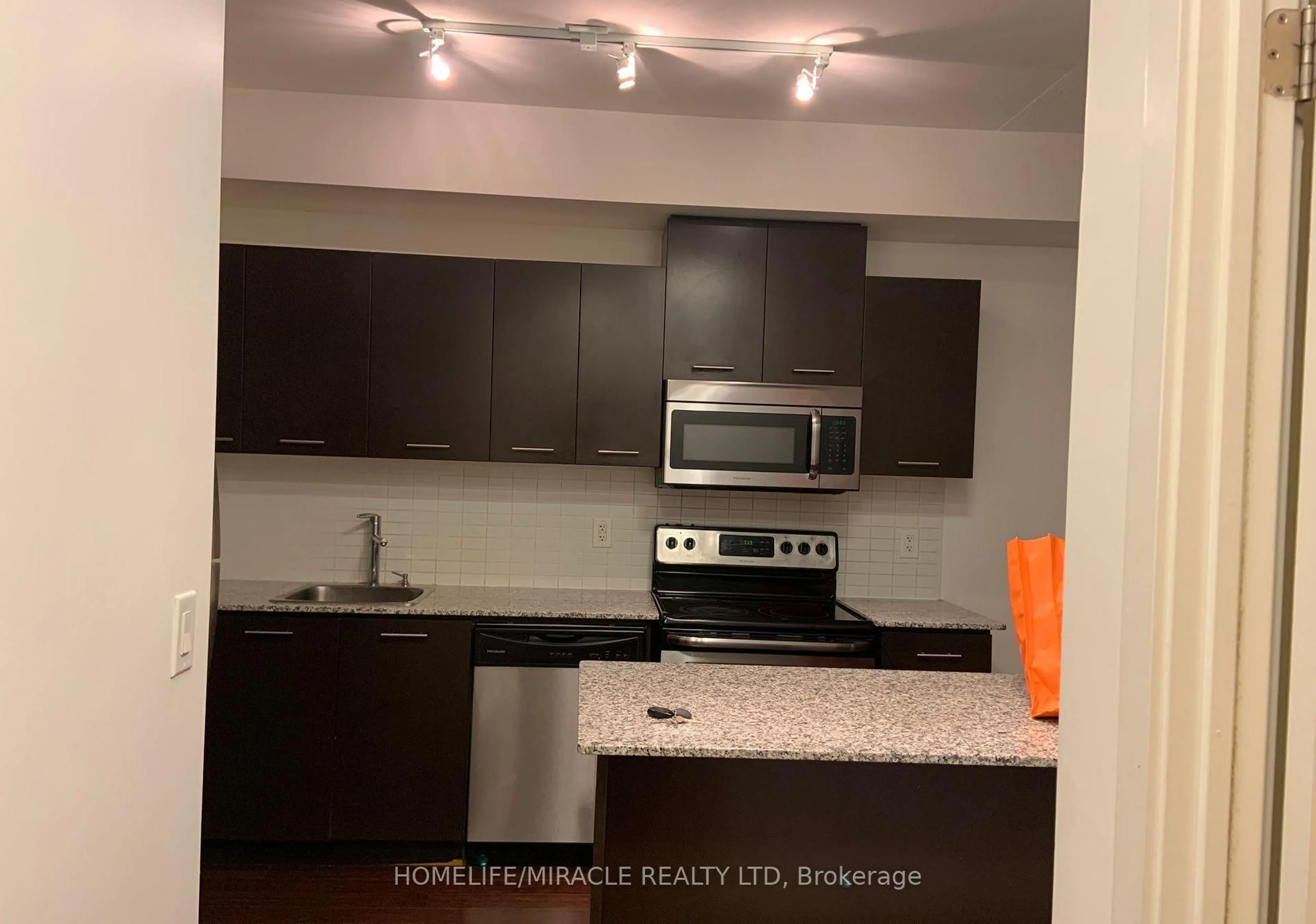 Standard kitchen, unknown for 360 Square one Dr #2507, Mississauga Ontario L5B 0E6
