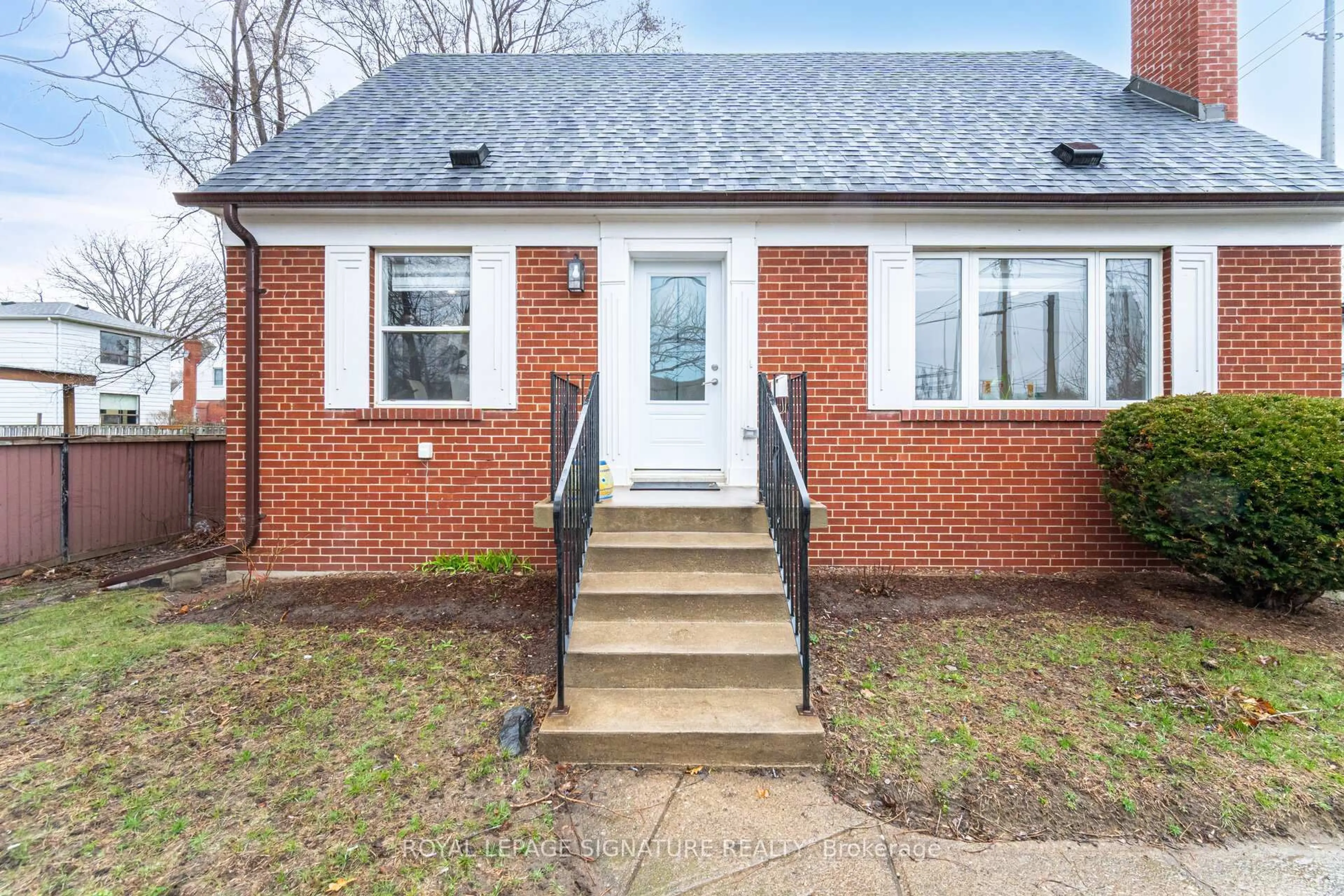 Home with brick exterior material, street for 2015 Stanfield Rd, Mississauga Ontario L4Y 1R2