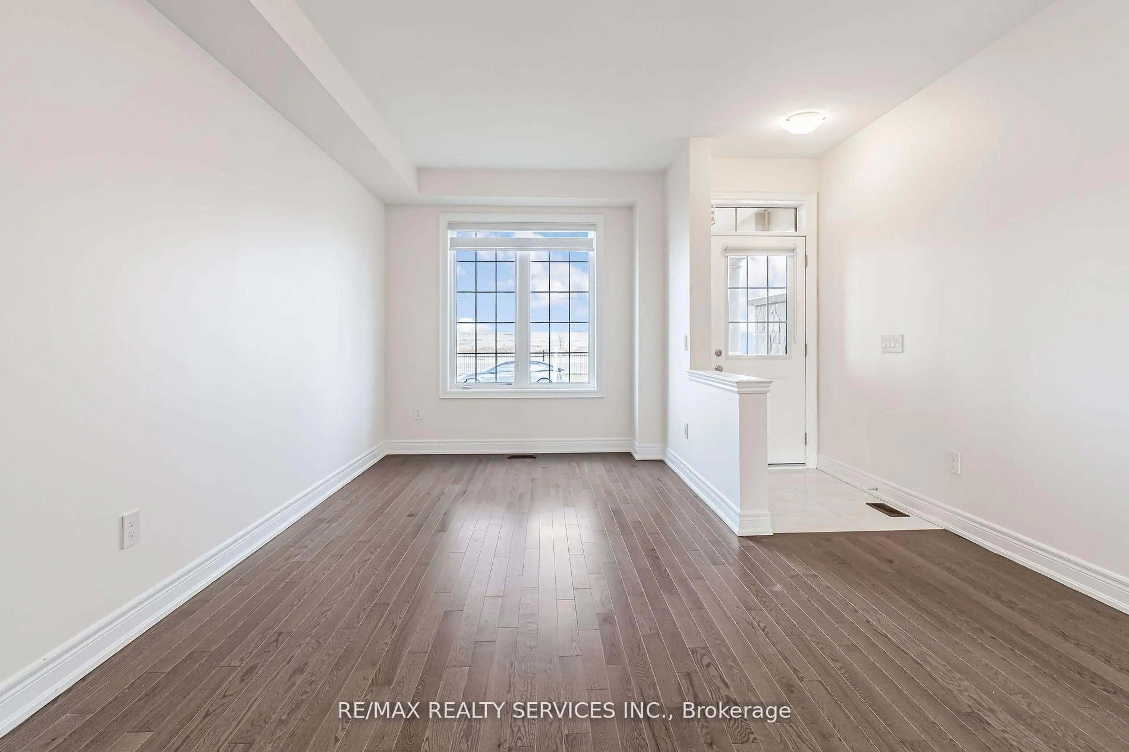 A pic of a room for 25 Enclave Tr, Brampton Ontario L6R 4B2