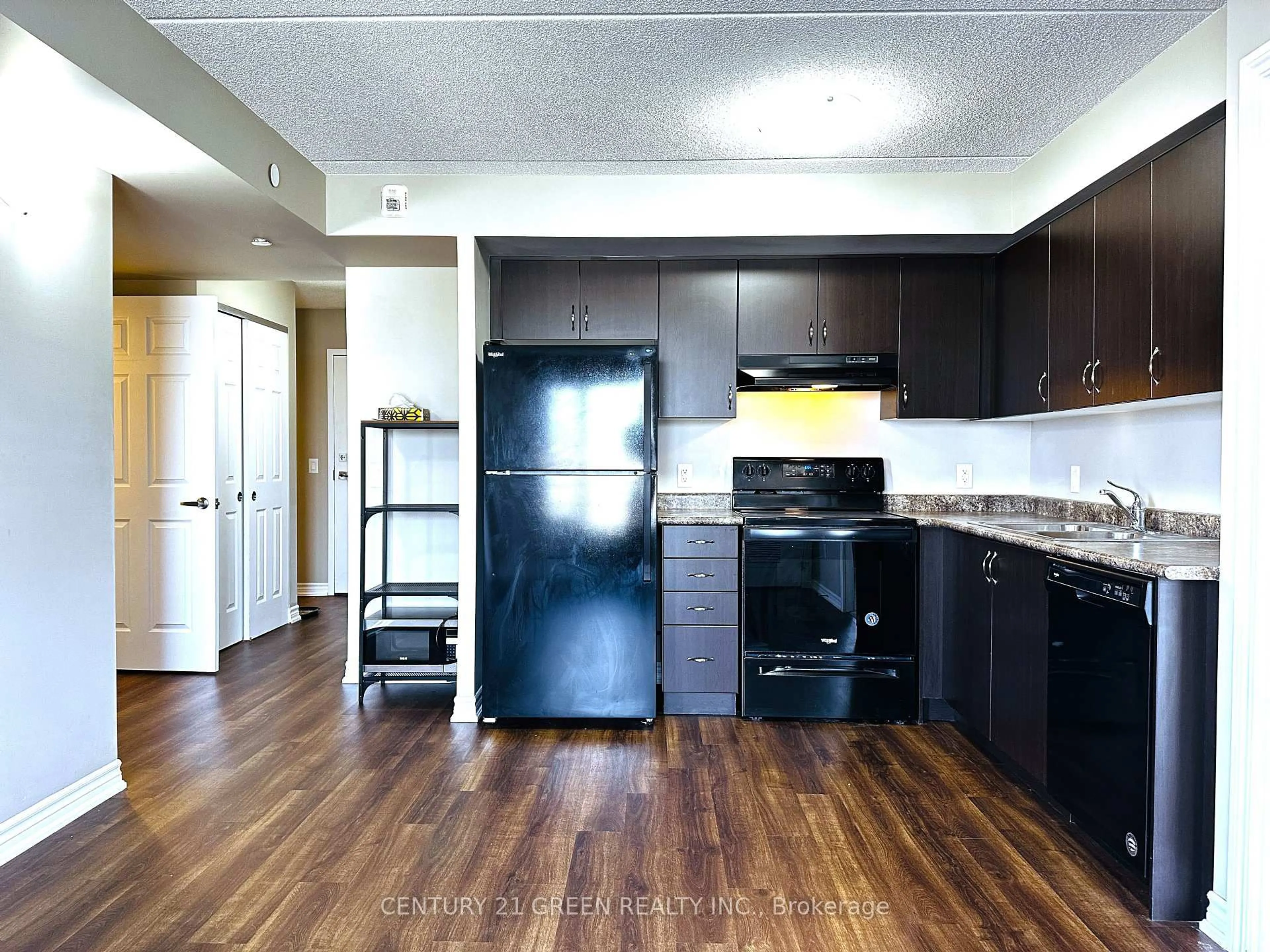 Standard kitchen, wood/laminate floor for 716 Main St #402, Milton Ontario L9T 3P6