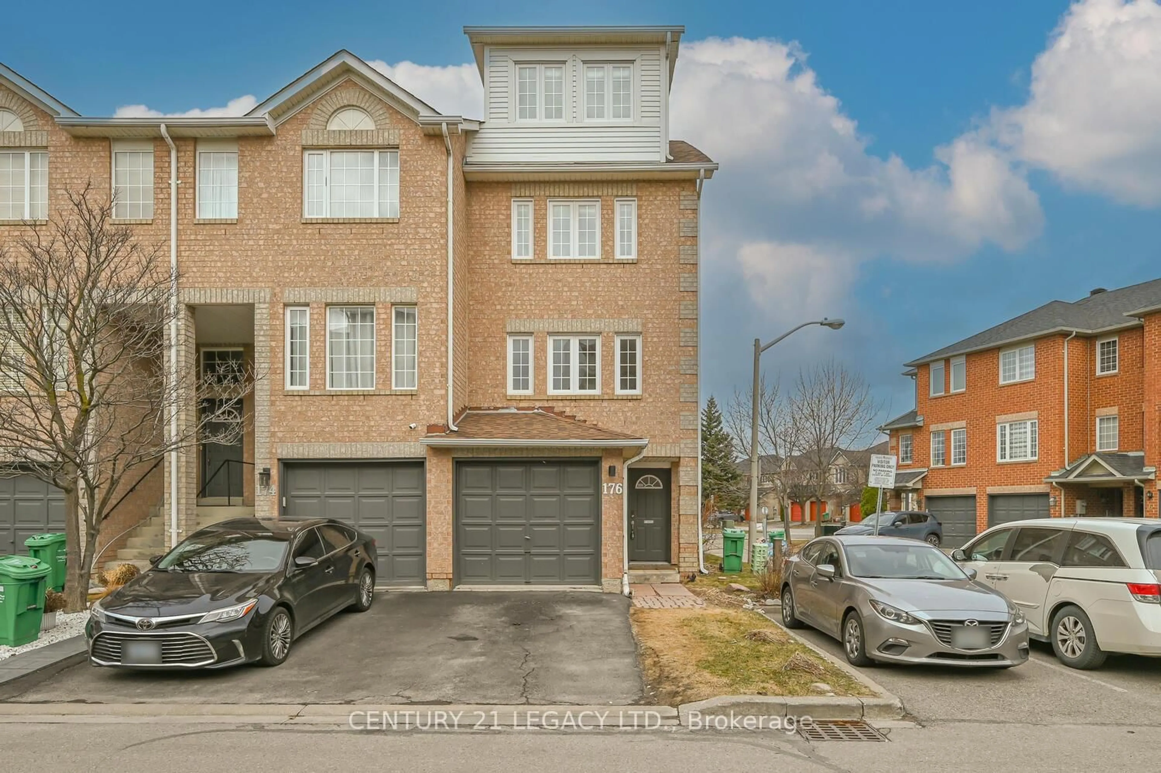 Home with brick exterior material, street for 176 Spadina Rd, Brampton Ontario L6X 4X6
