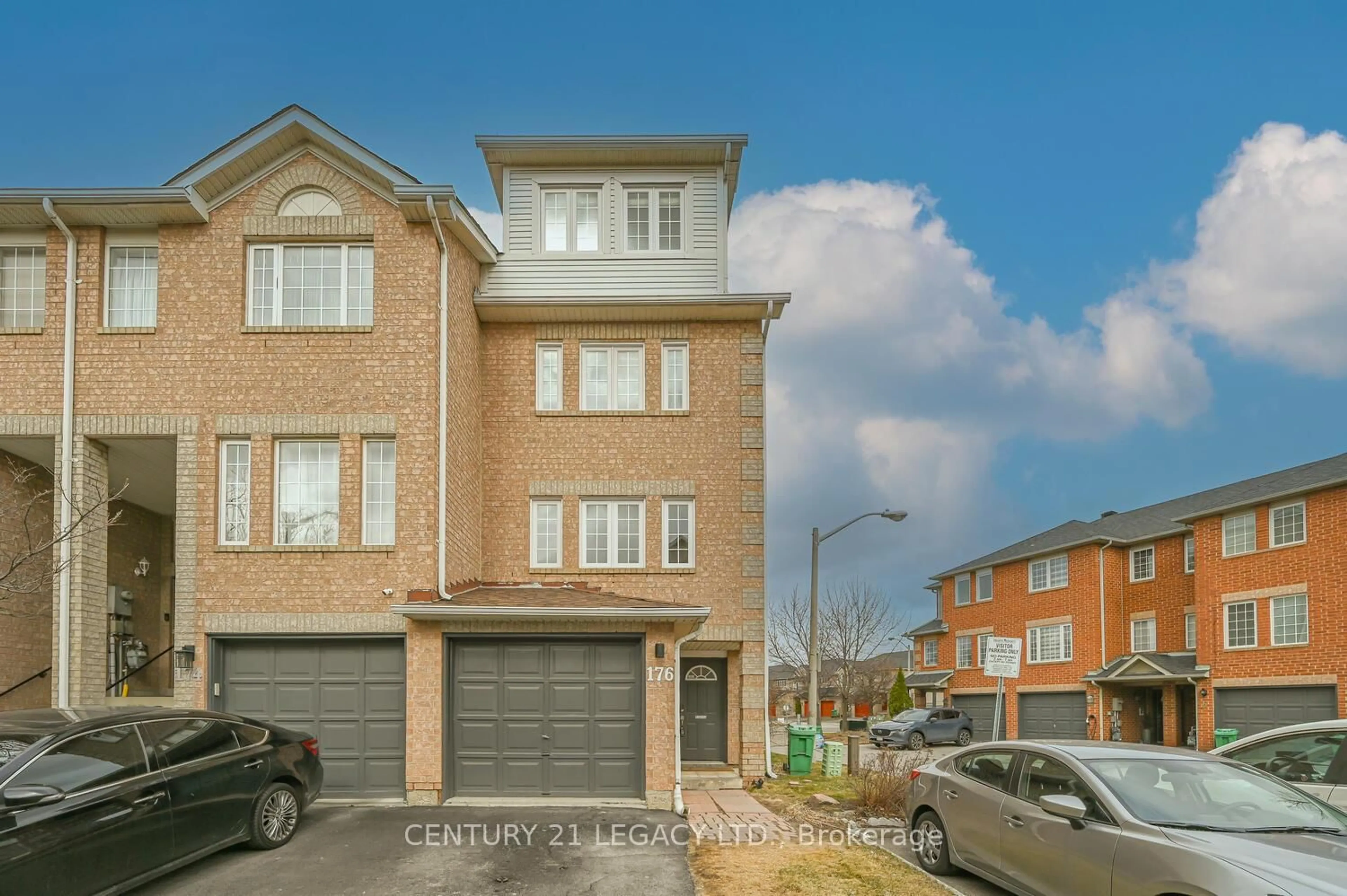 Home with brick exterior material, street for 176 Spadina Rd, Brampton Ontario L6X 4X6