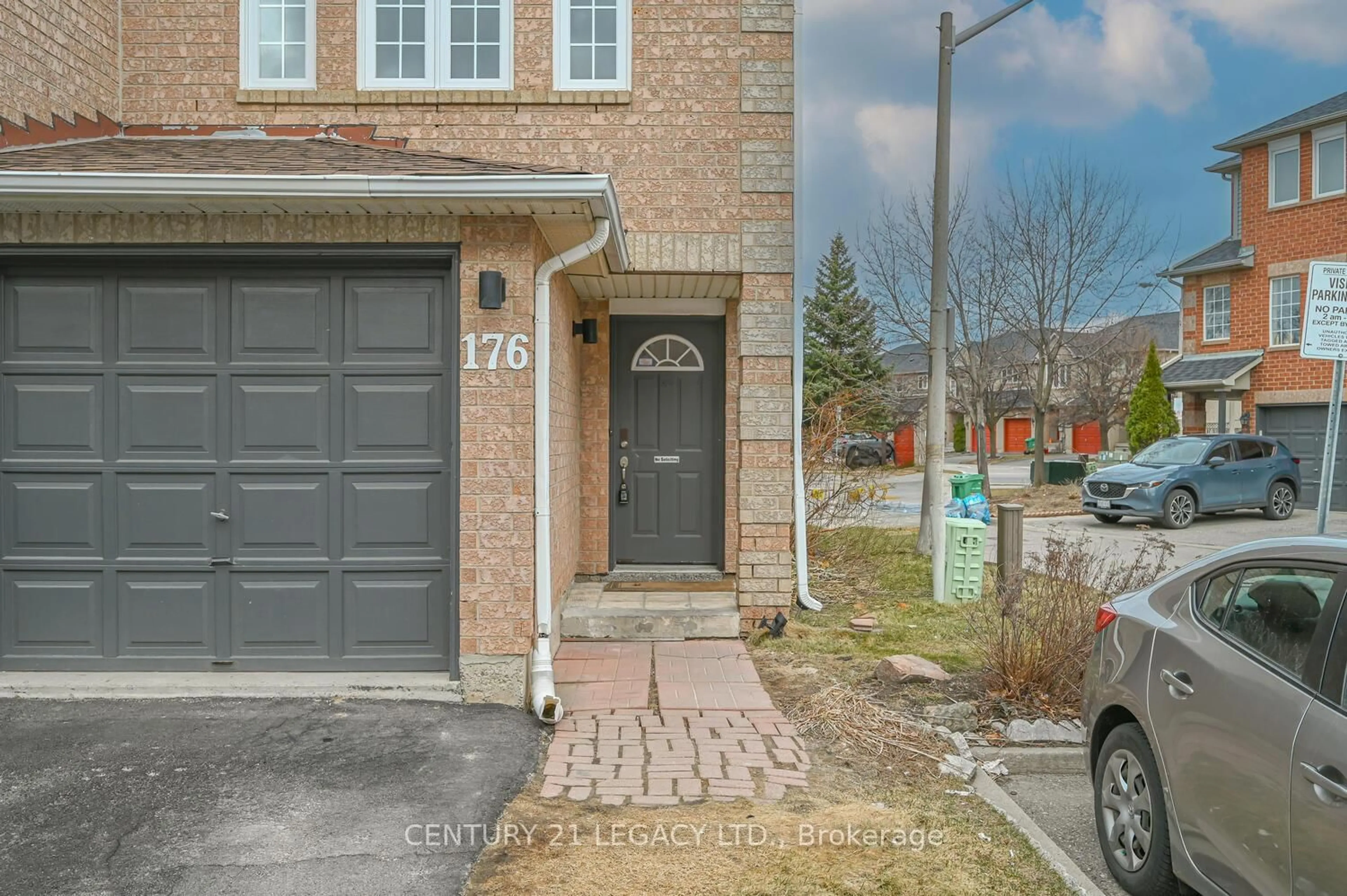 Home with brick exterior material, street for 176 Spadina Rd, Brampton Ontario L6X 4X6