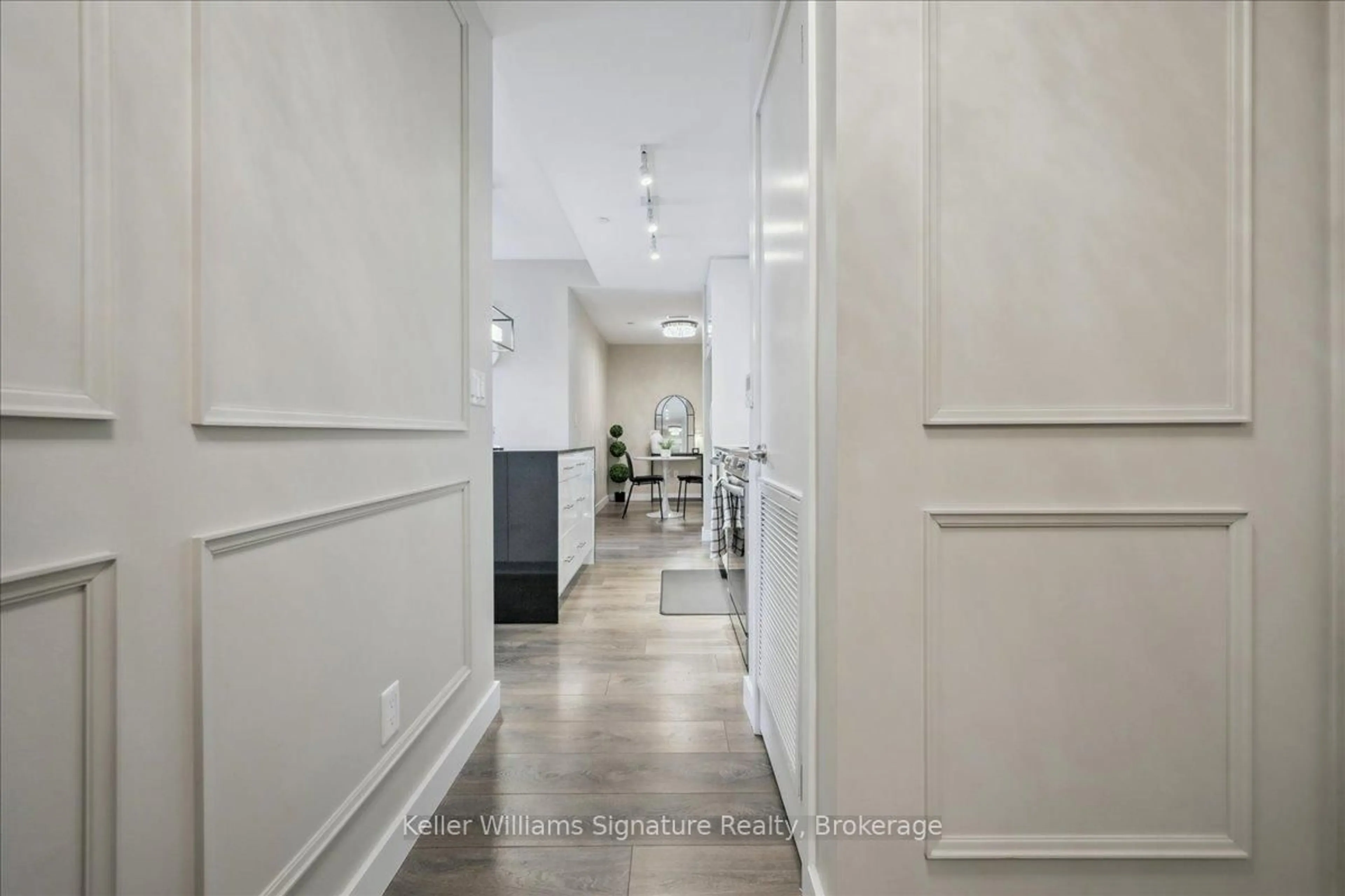 Unknown for 168 Sabina Dr #219, Oakville Ontario L6H 0W5