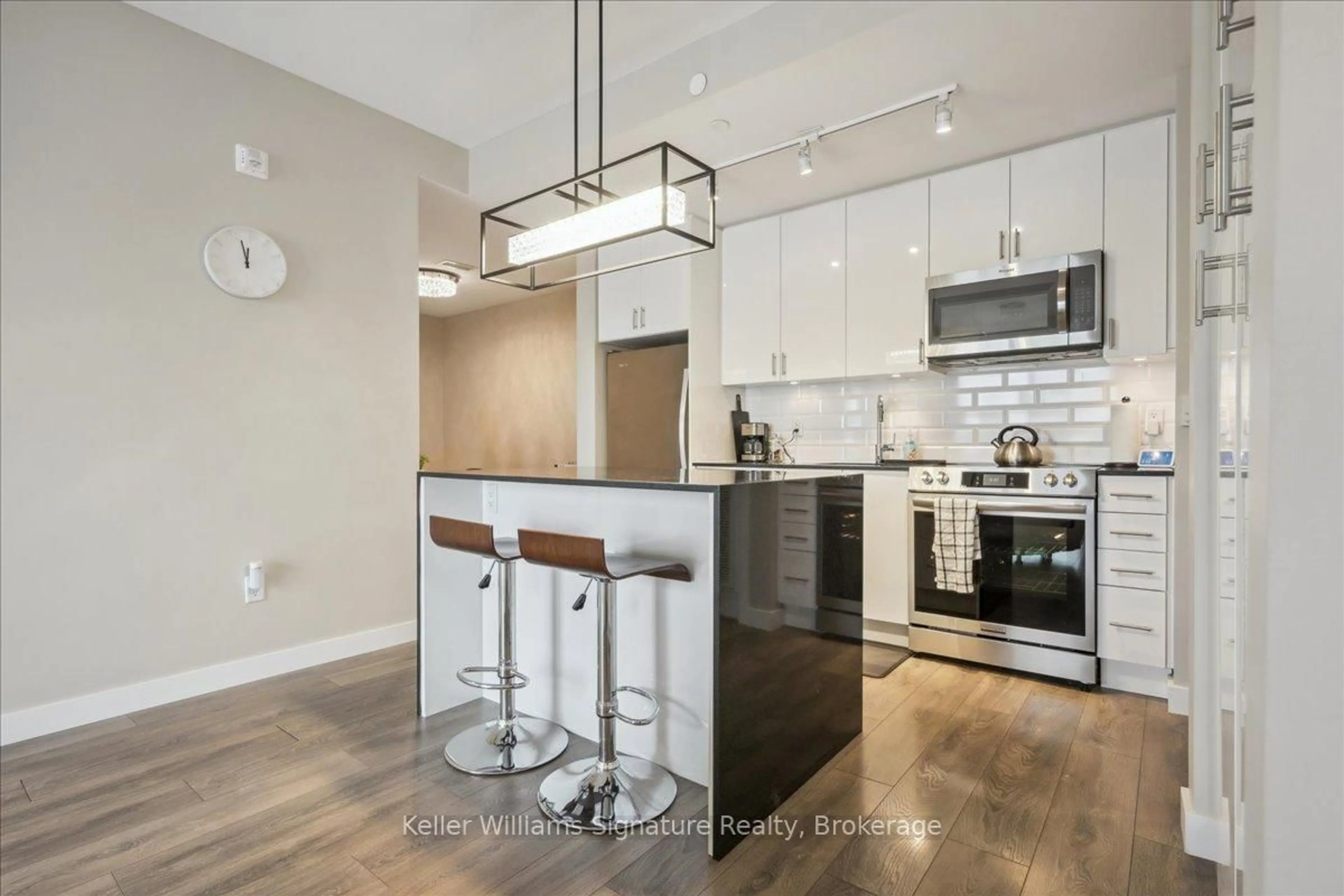 Open concept kitchen, unknown for 168 Sabina Dr #219, Oakville Ontario L6H 0W5