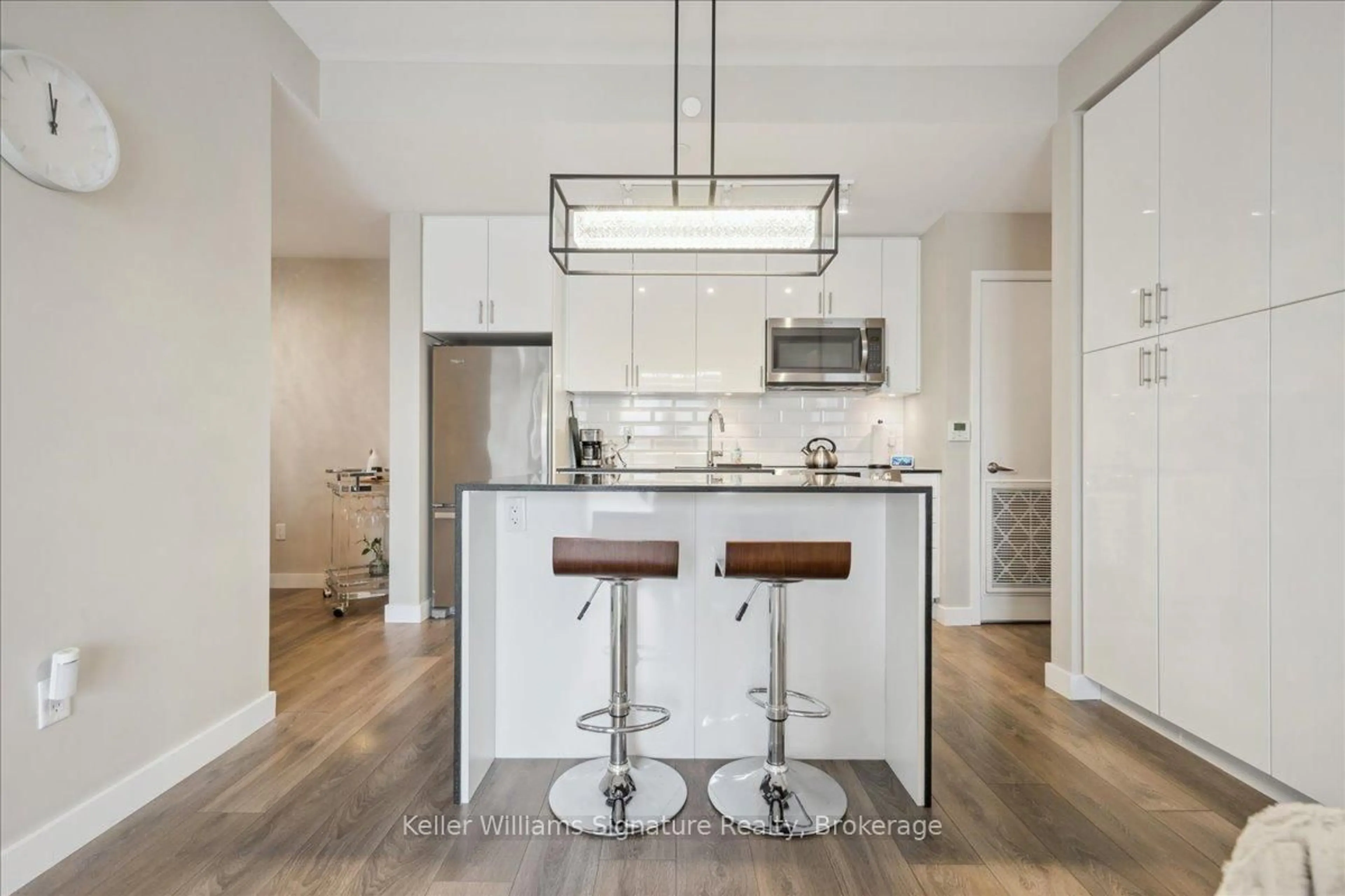 Open concept kitchen, unknown for 168 Sabina Dr #219, Oakville Ontario L6H 0W5