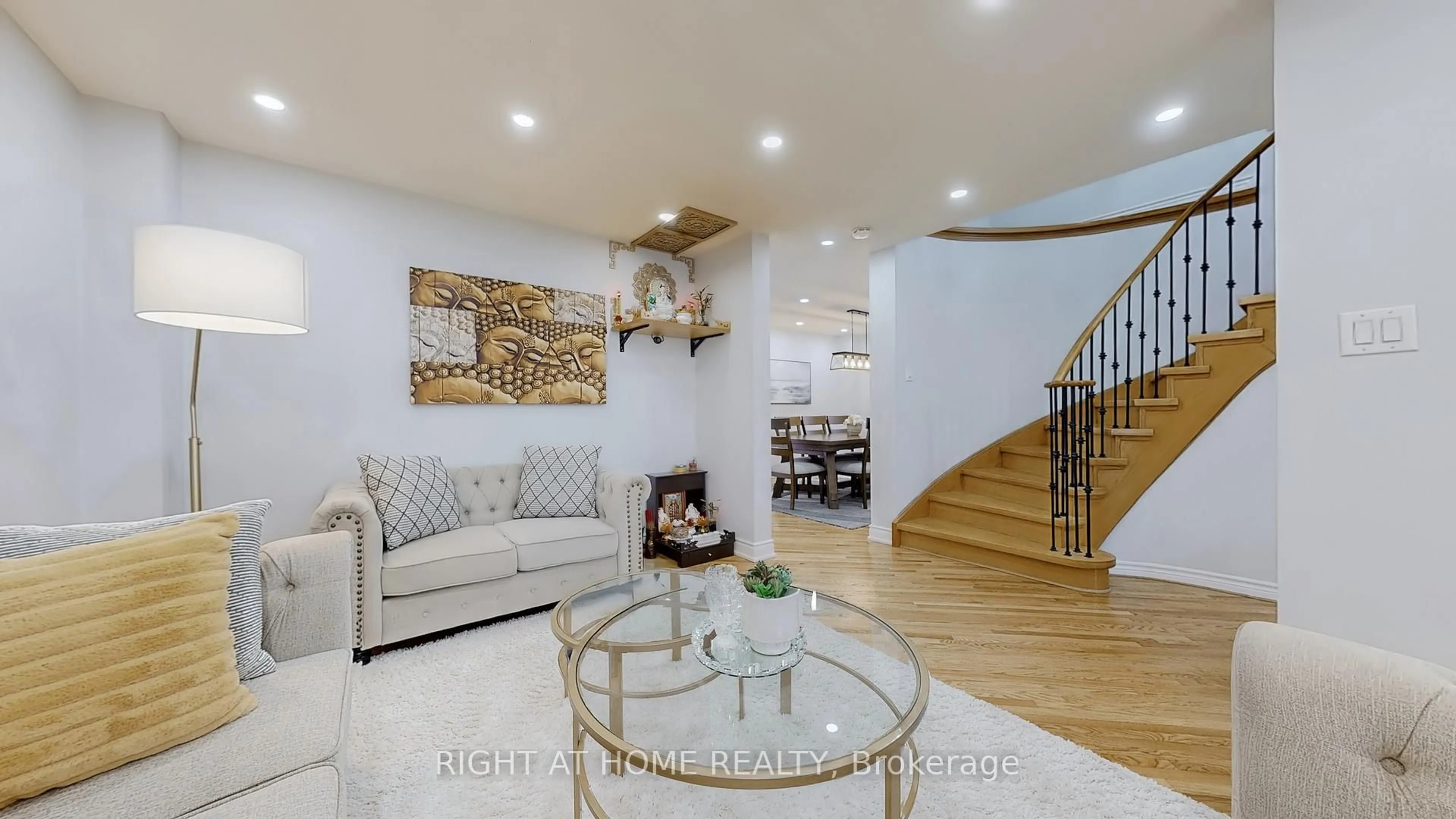 Living room with furniture, unknown for 5253 Floral Hill Cres, Mississauga Ontario L5V 1V4