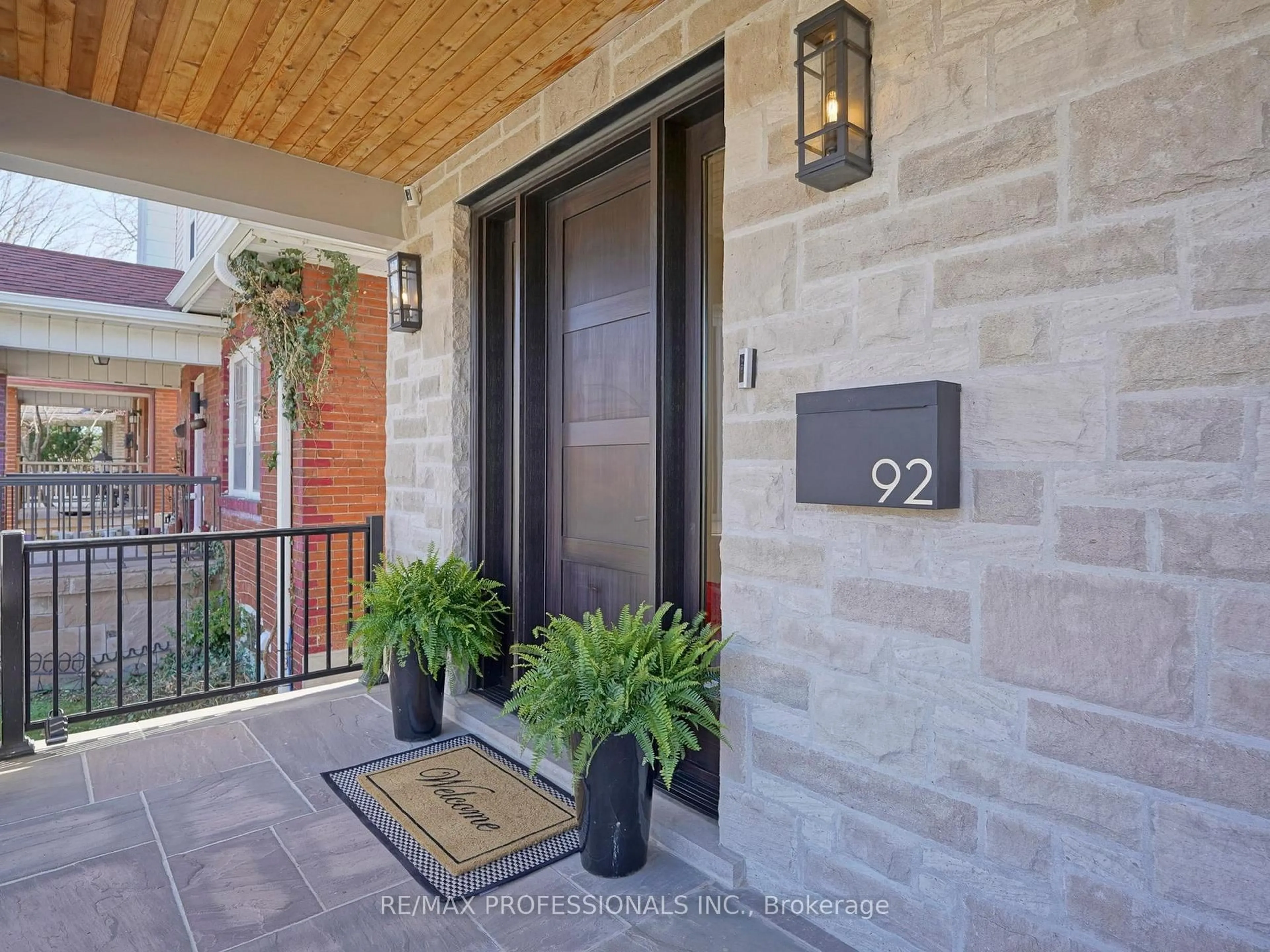 Indoor entryway for 92 George St, Toronto Ontario M8V 2S4