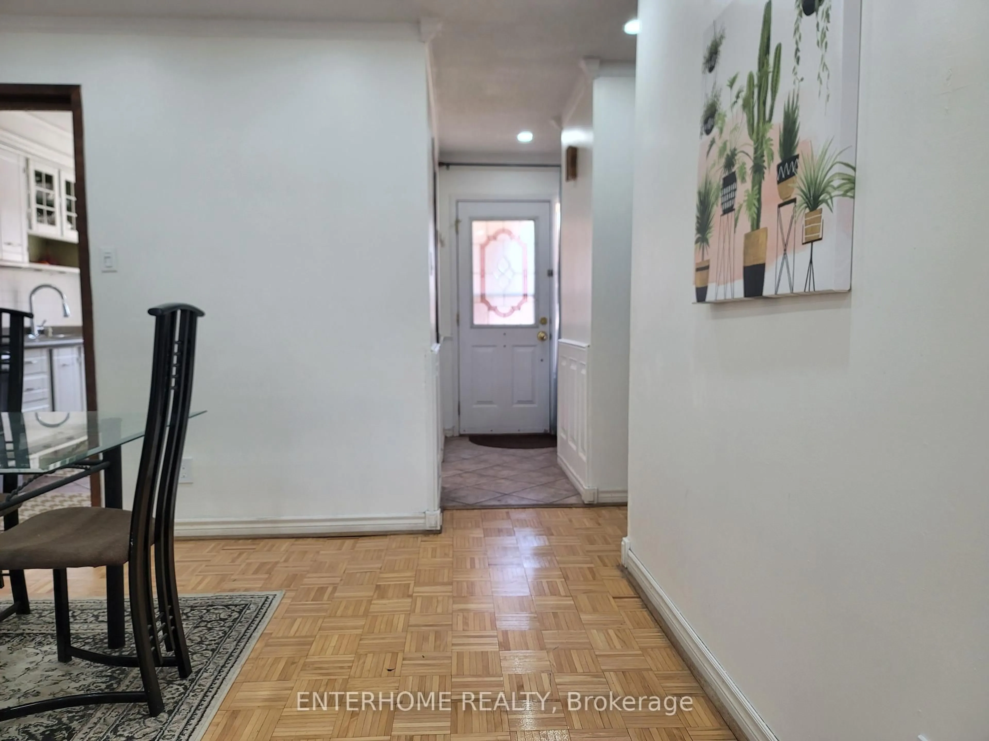 Indoor entryway for 1180 mississauga valley Blvd #4, Mississauga Ontario L5A 3M9