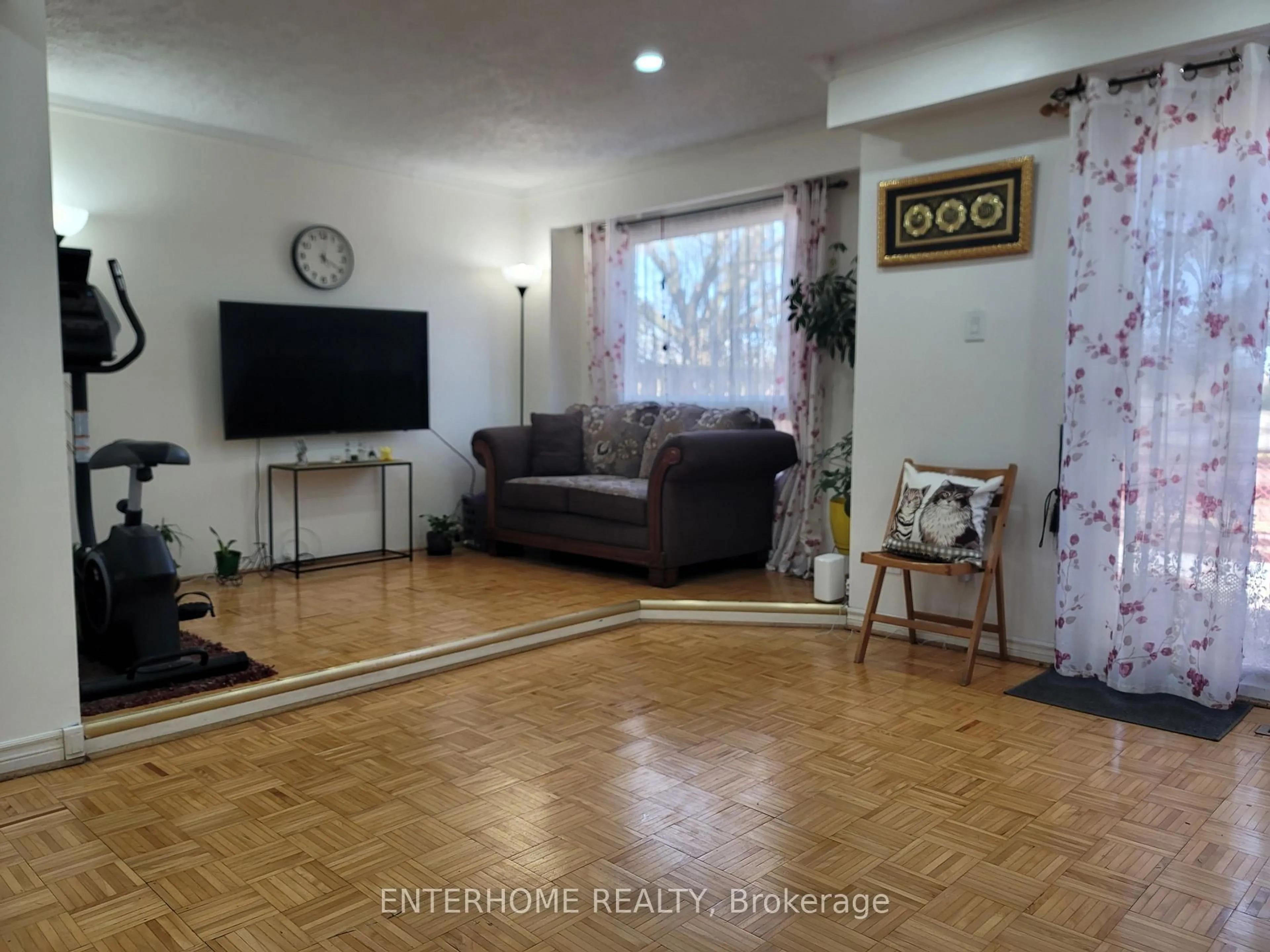 Living room with furniture, unknown for 1180 mississauga valley Blvd #4, Mississauga Ontario L5A 3M9