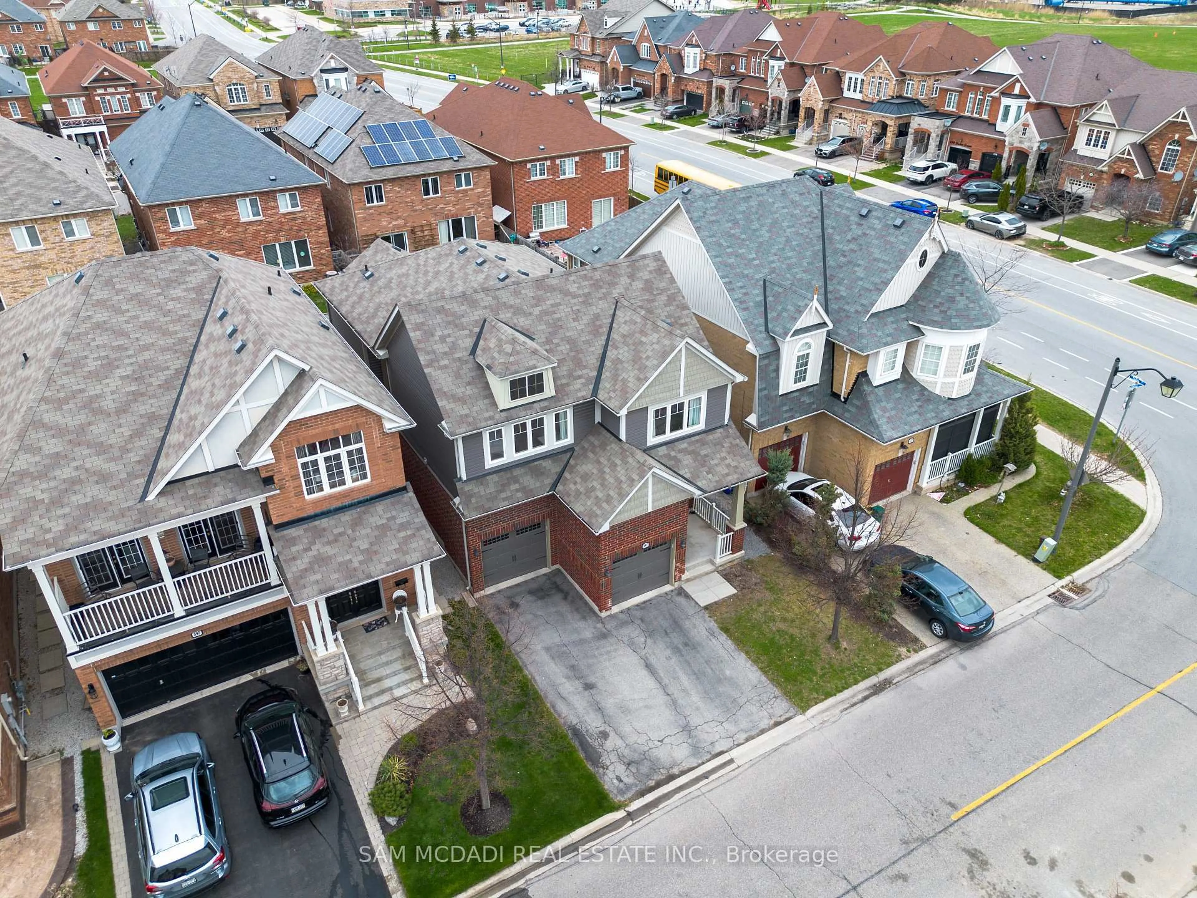 A pic from outside/outdoor area/front of a property/back of a property/a pic from drone, street for 597 Bartleman Terr, Milton Ontario L9T 6Z4