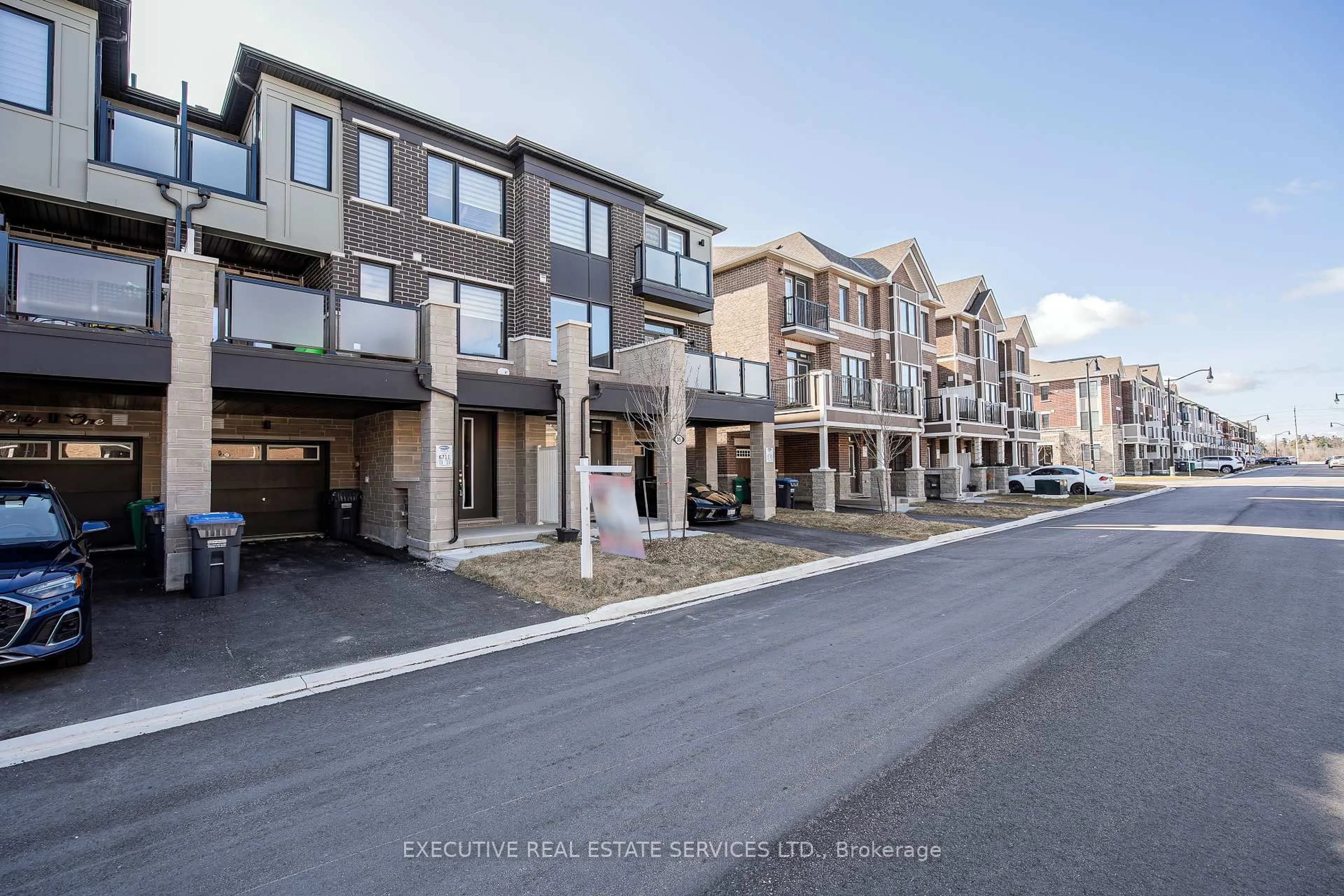 Unknown for 33 Keppel Circ, Brampton Ontario L7A 5K6