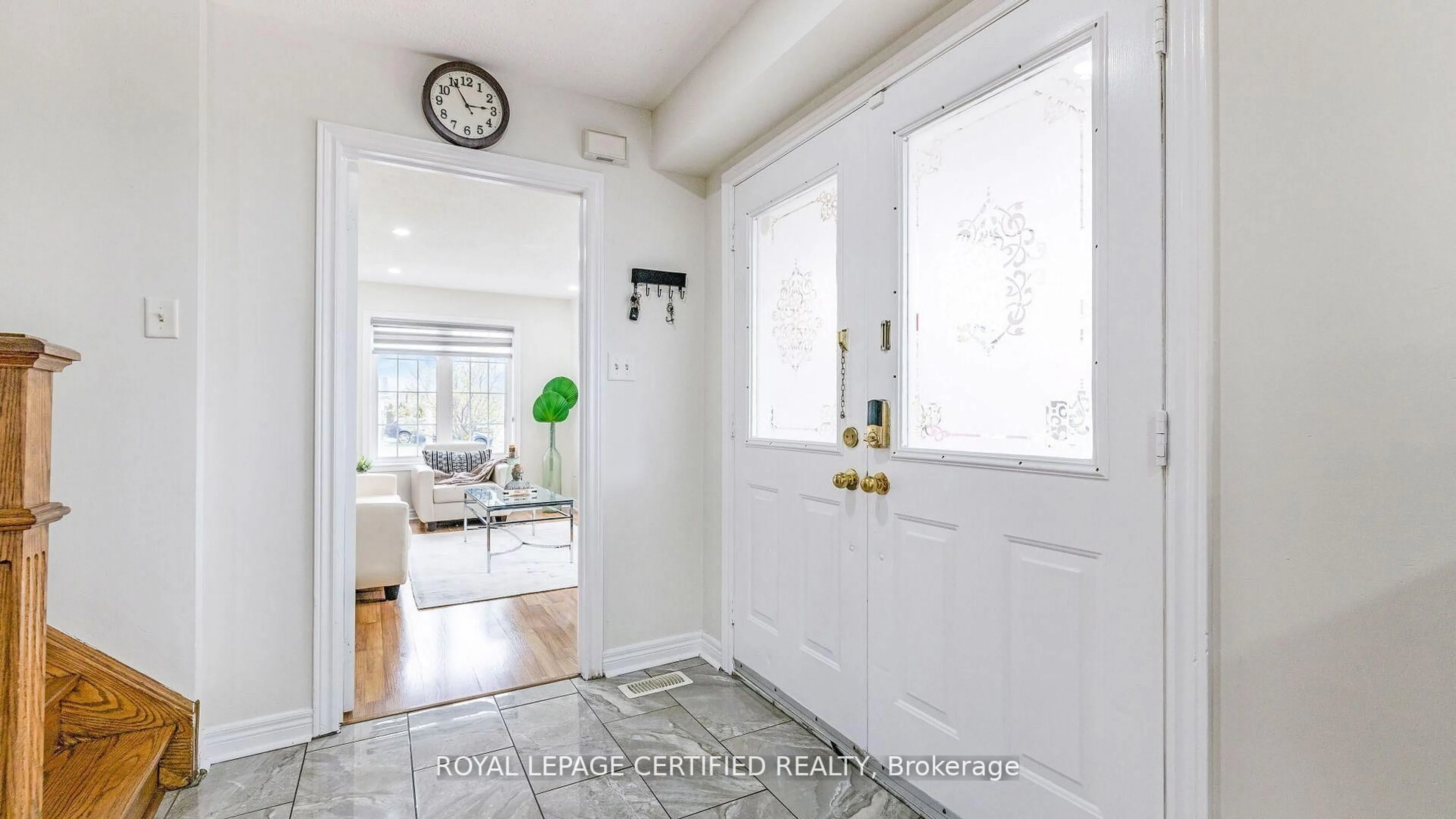 Indoor entryway for 27 Earl Grey Cres, Brampton Ontario L7A 2L1