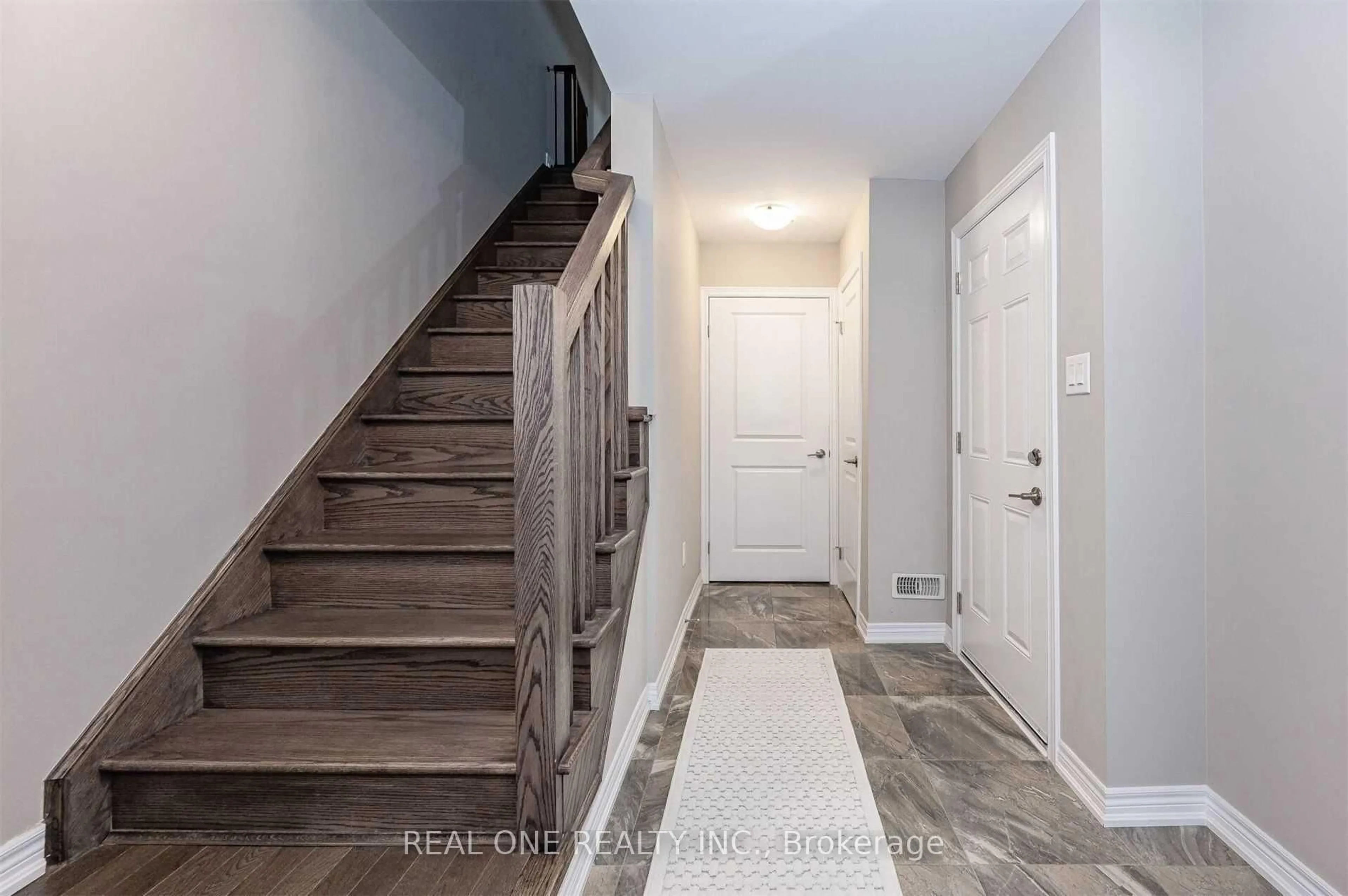 Indoor entryway for 3110 Cornell Common N/A, Oakville Ontario L6H 0R1