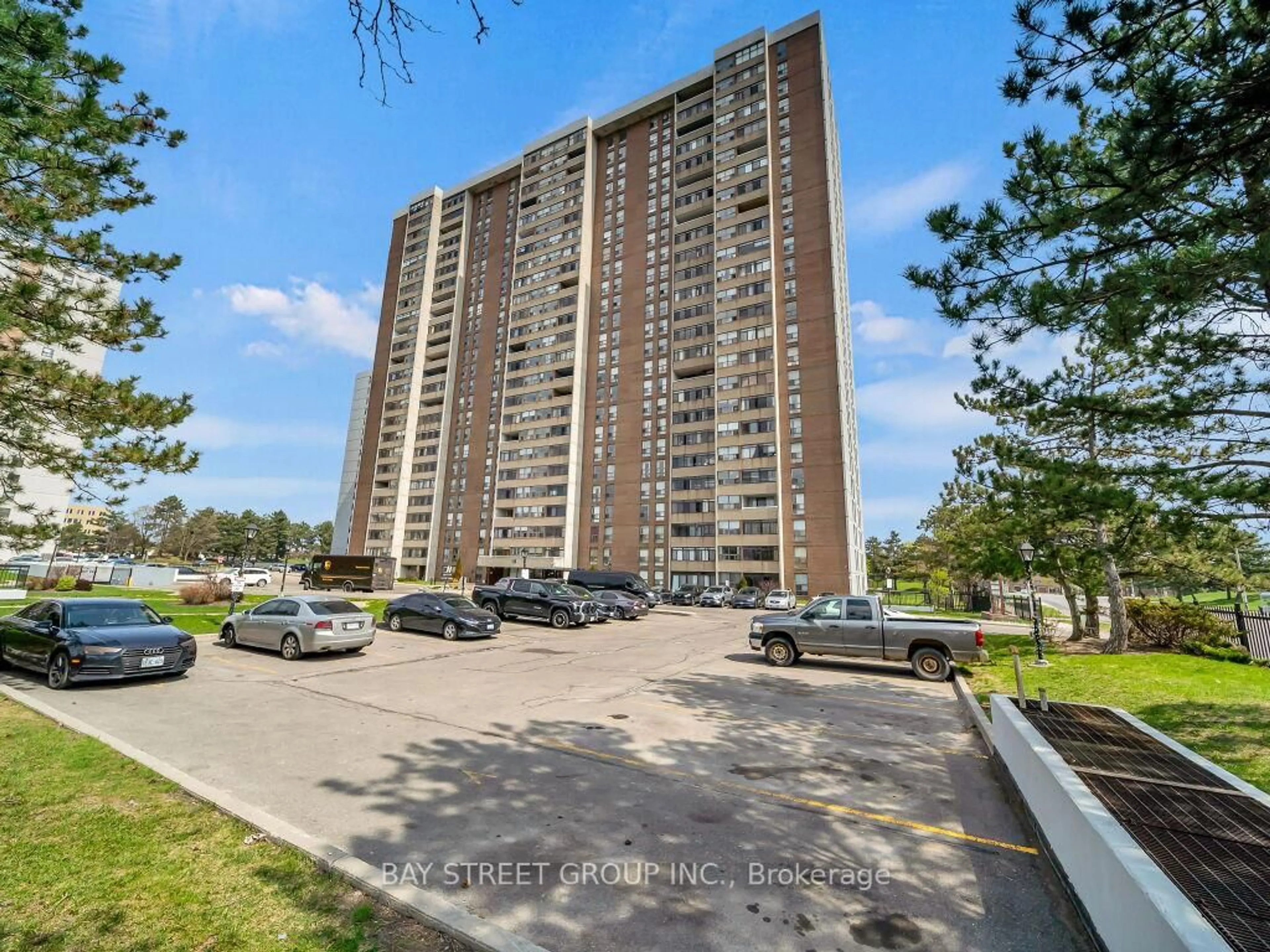 A pic from outside/outdoor area/front of a property/back of a property/a pic from drone, street for 18 Knightsbridge Rd #1003, Brampton Ontario L6T 3X5