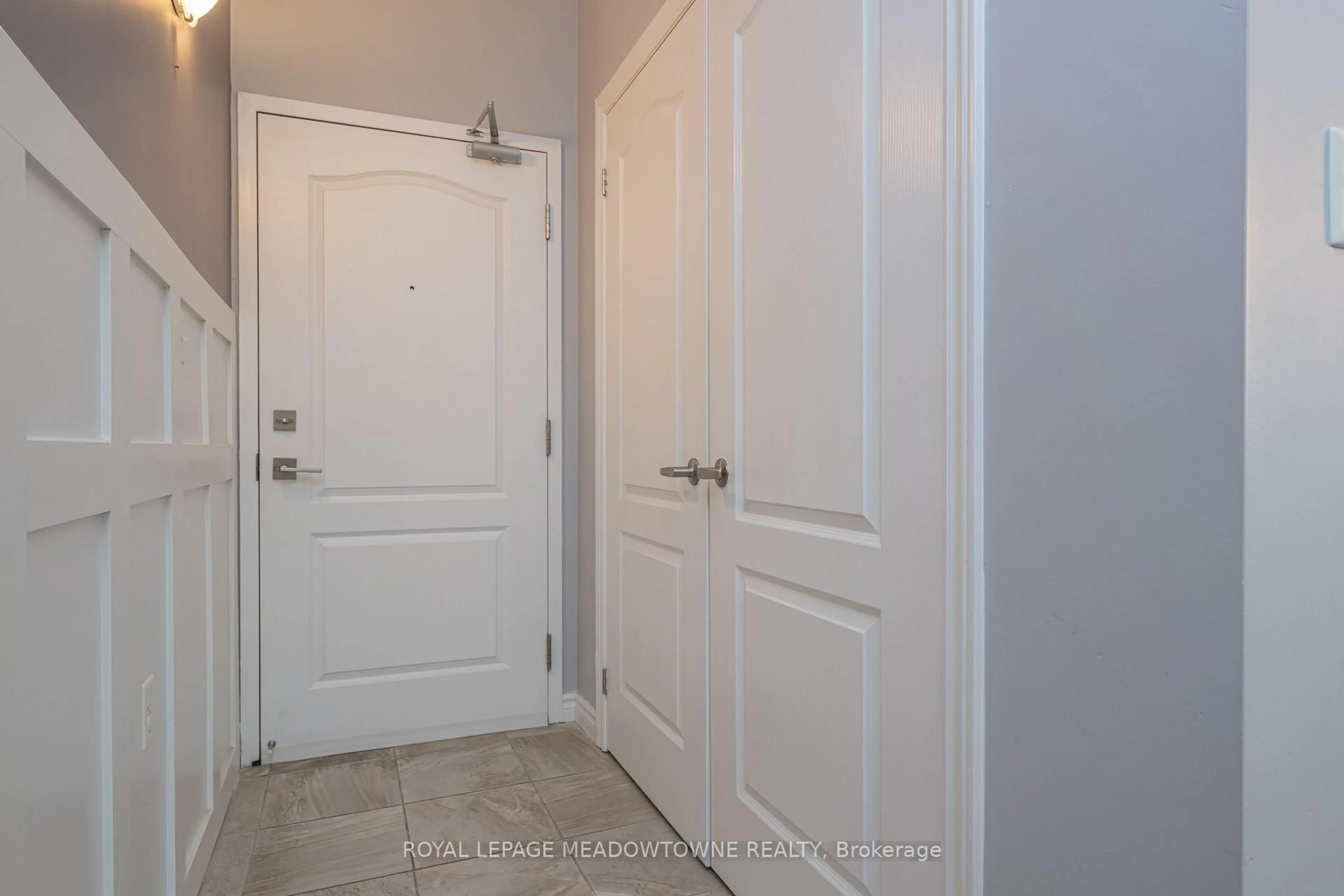Indoor entryway for 1440 Main St #415, Milton Ontario L9T 8W3