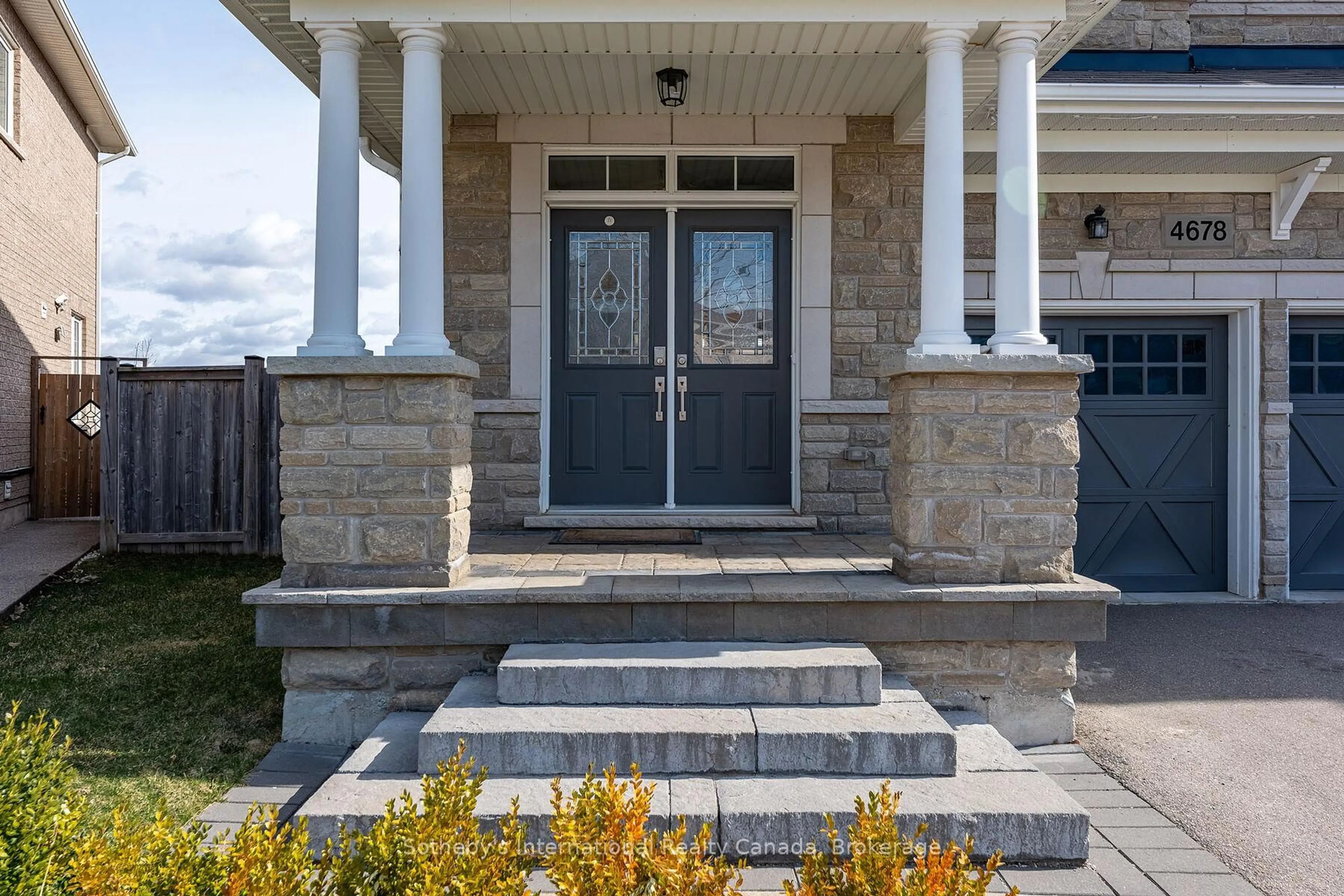 Indoor entryway for 4678 Ray Lane, Burlington Ontario L7M 0L3