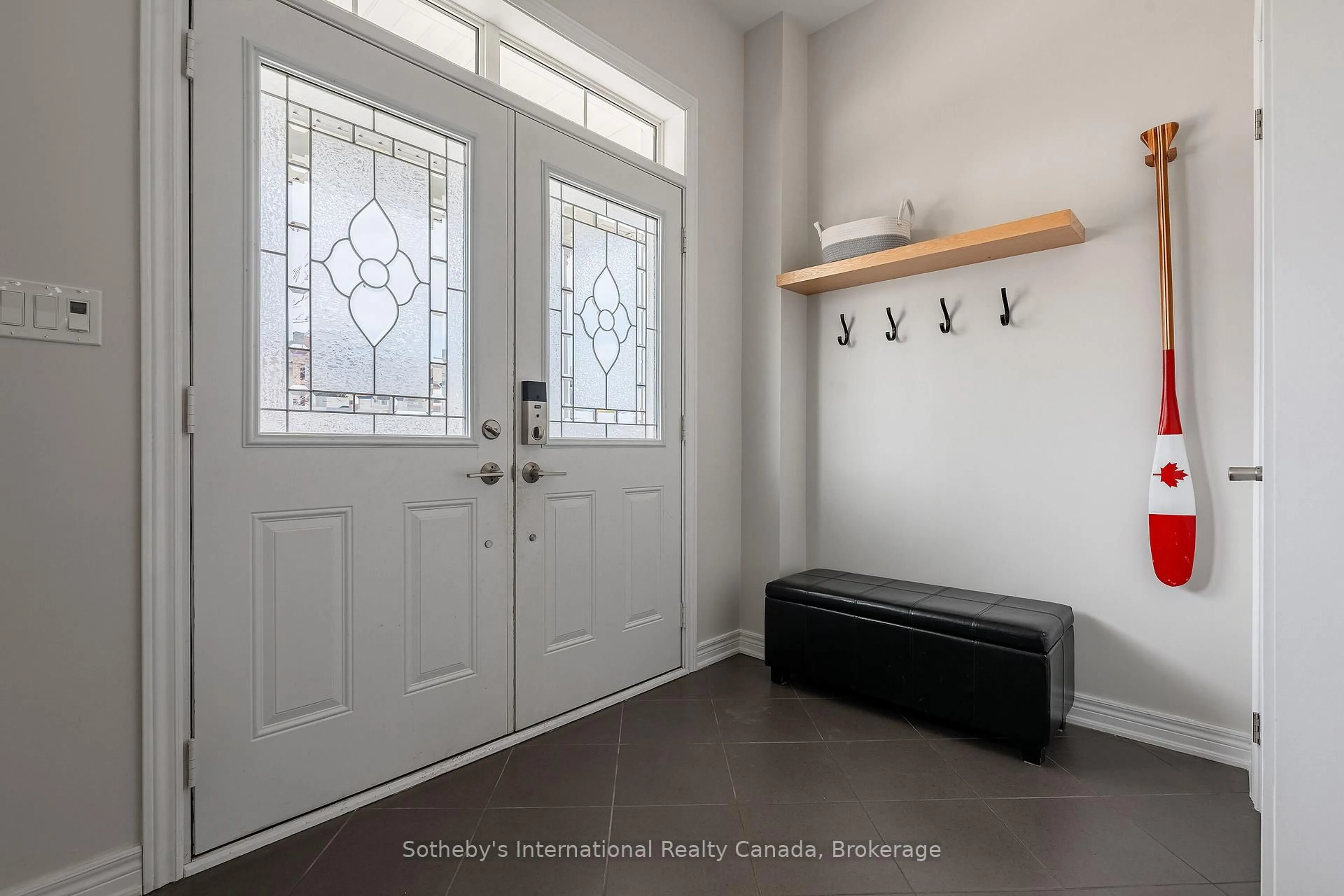 Indoor entryway for 4678 Ray Lane, Burlington Ontario L7M 0L3