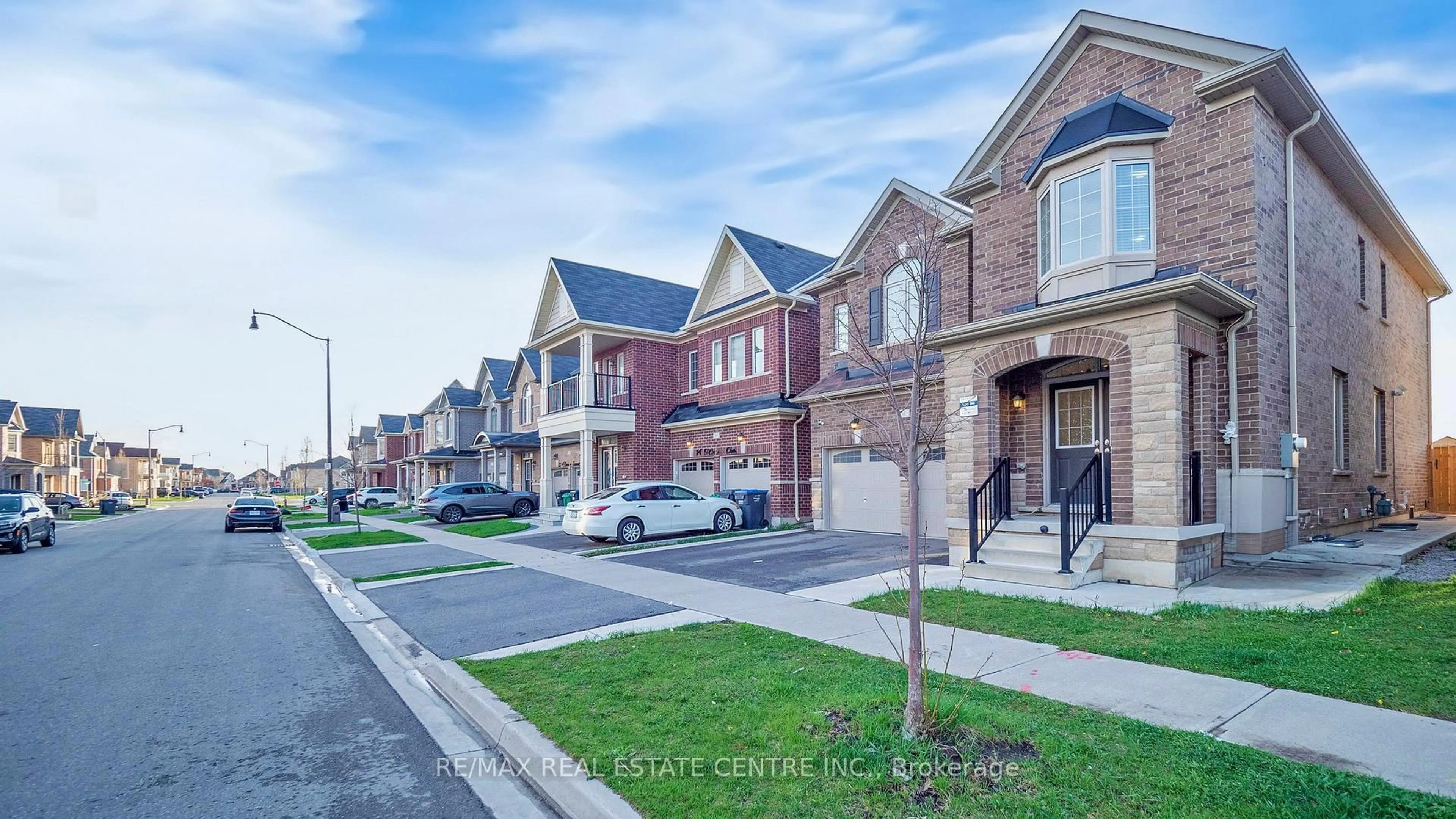 Home with brick exterior material, street for 16 O'connor Cres, Brampton Ontario L7A 5A6