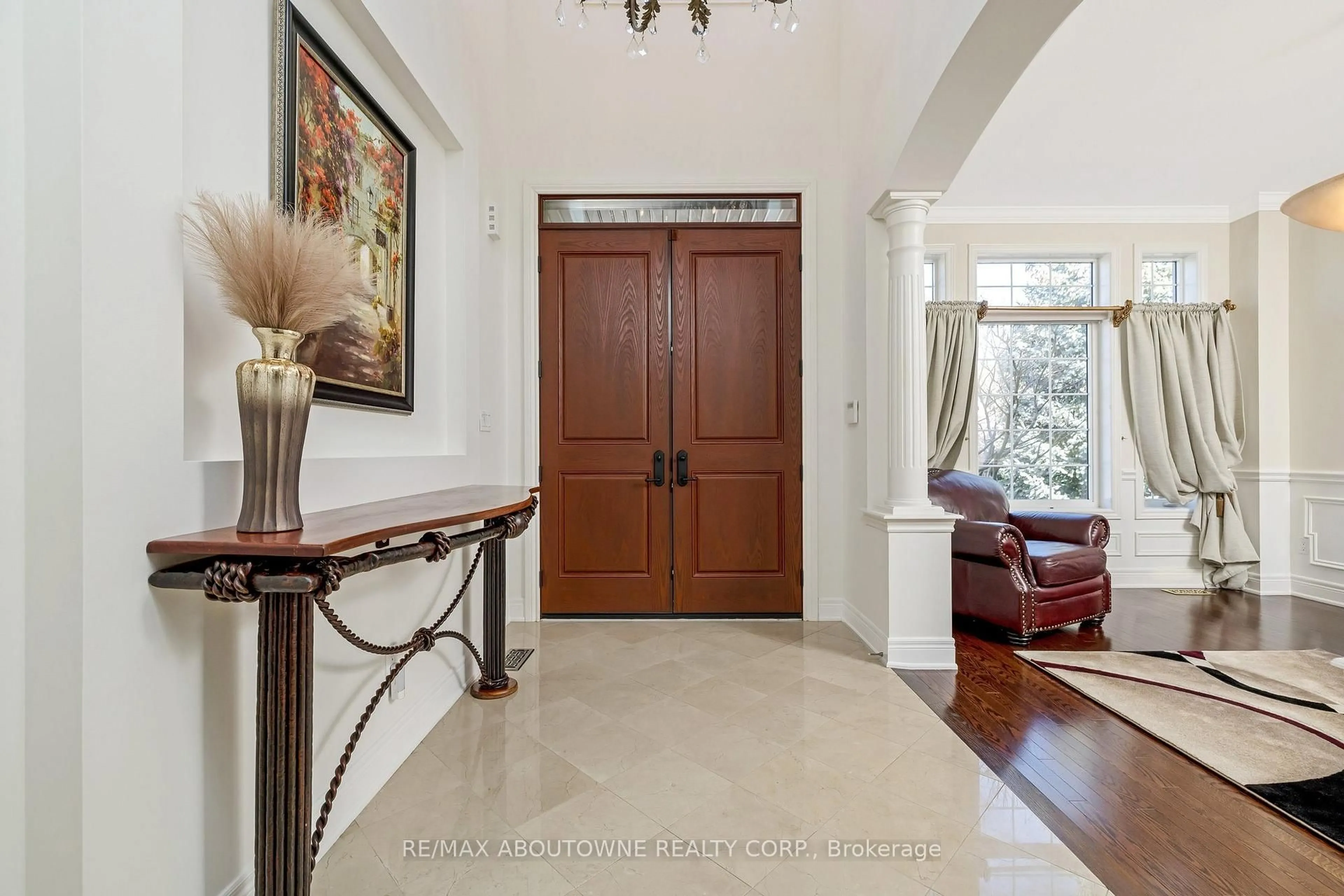 Indoor foyer for 3168 Saddleworth Cres, Oakville Ontario L6M 0A8