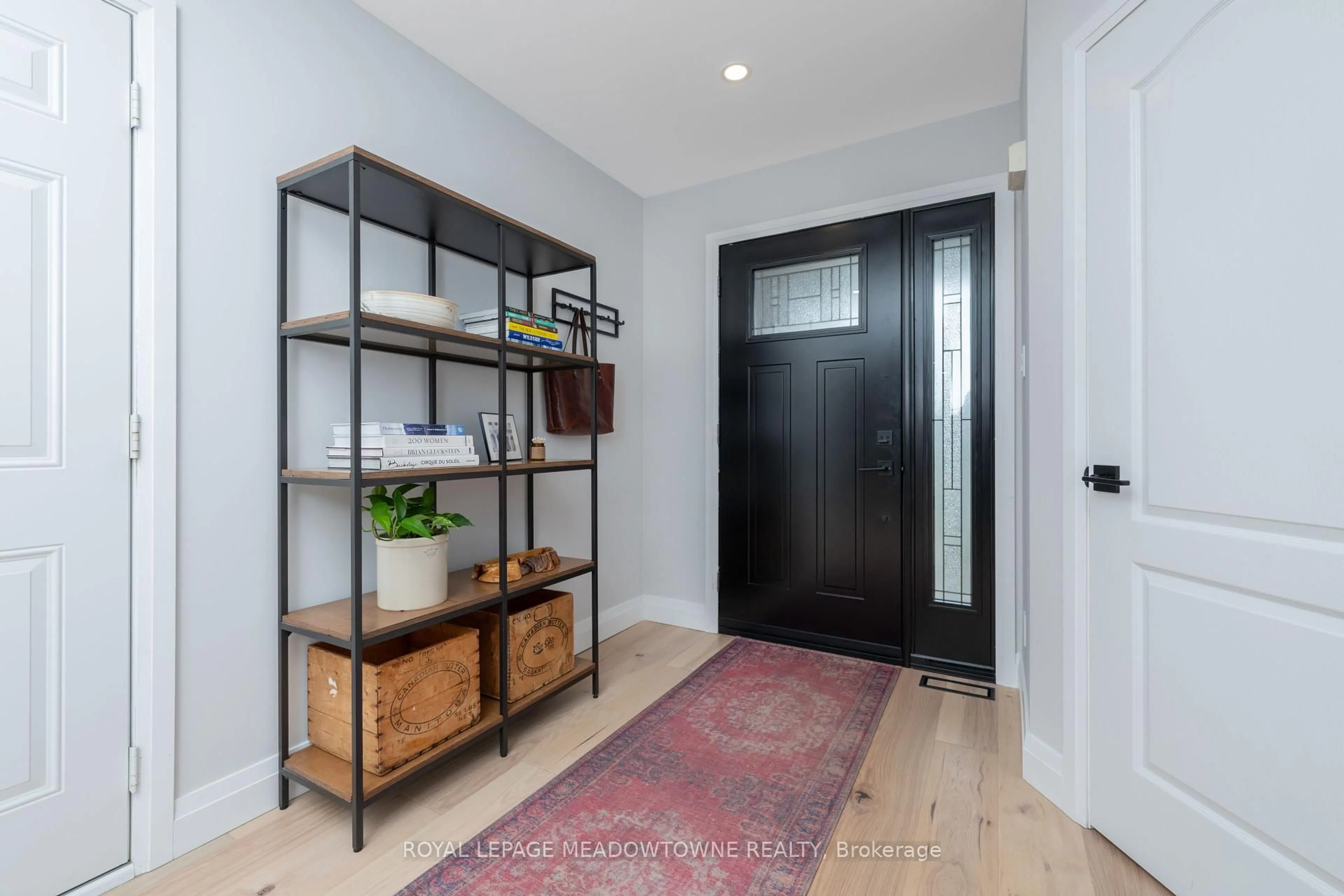 Indoor entryway for 23 Anderson Crt, Halton Hills Ontario L7G 6H9