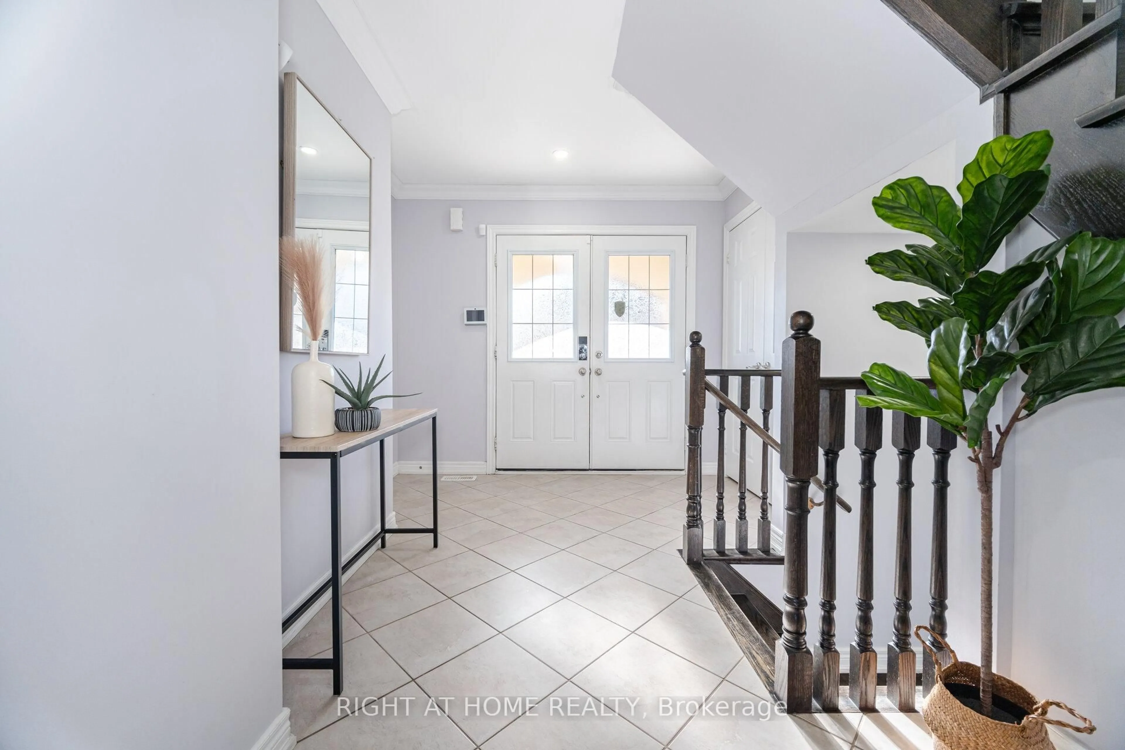 Indoor entryway for 20 Beachville Circ, Brampton Ontario L6X 0V3