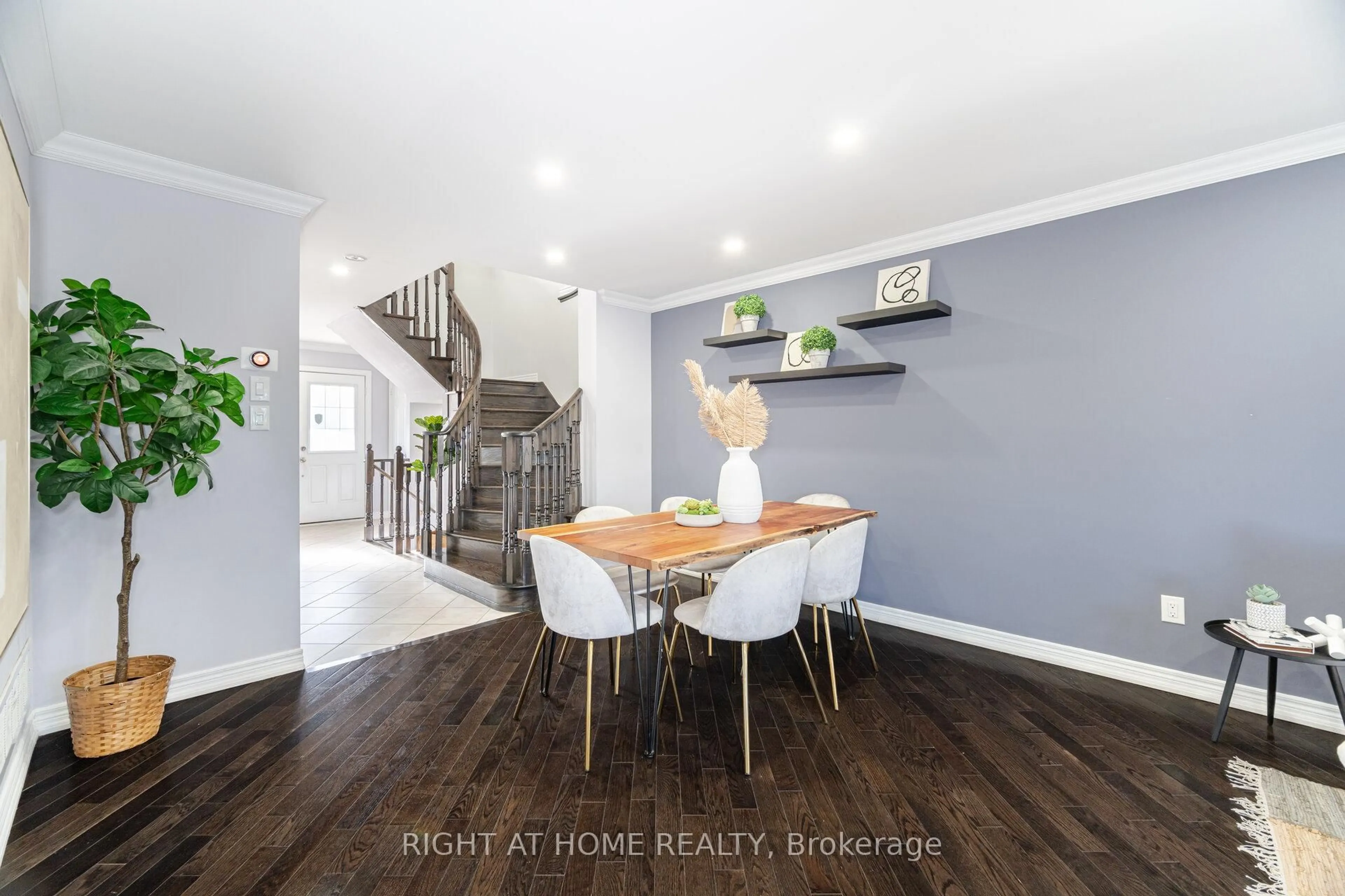 Dining room, wood/laminate floor for 20 Beachville Circ, Brampton Ontario L6X 0V3
