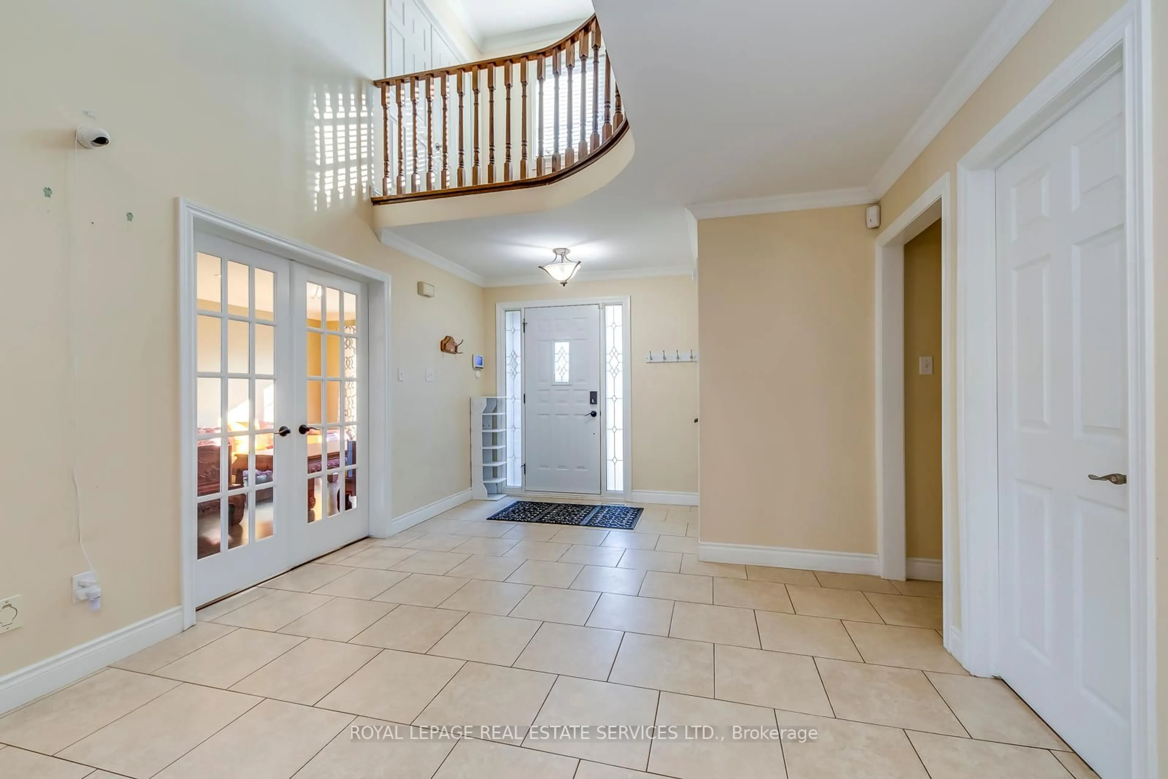 Indoor foyer for 1143 Chapelton Pl, Oakville Ontario L6M 2B1